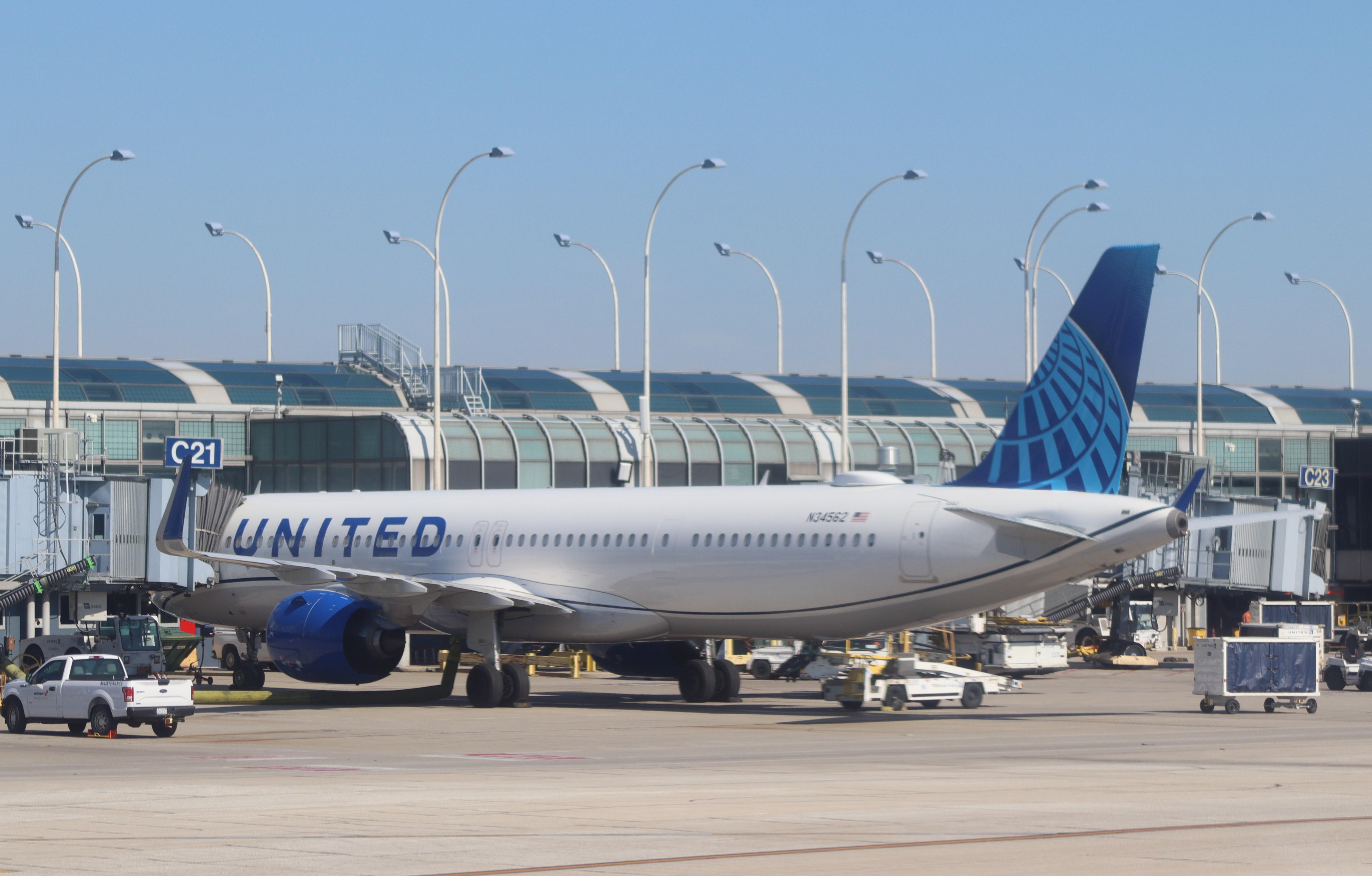 N34562 @ KORD - Airbus A321-271NX - by MarkPasqualino