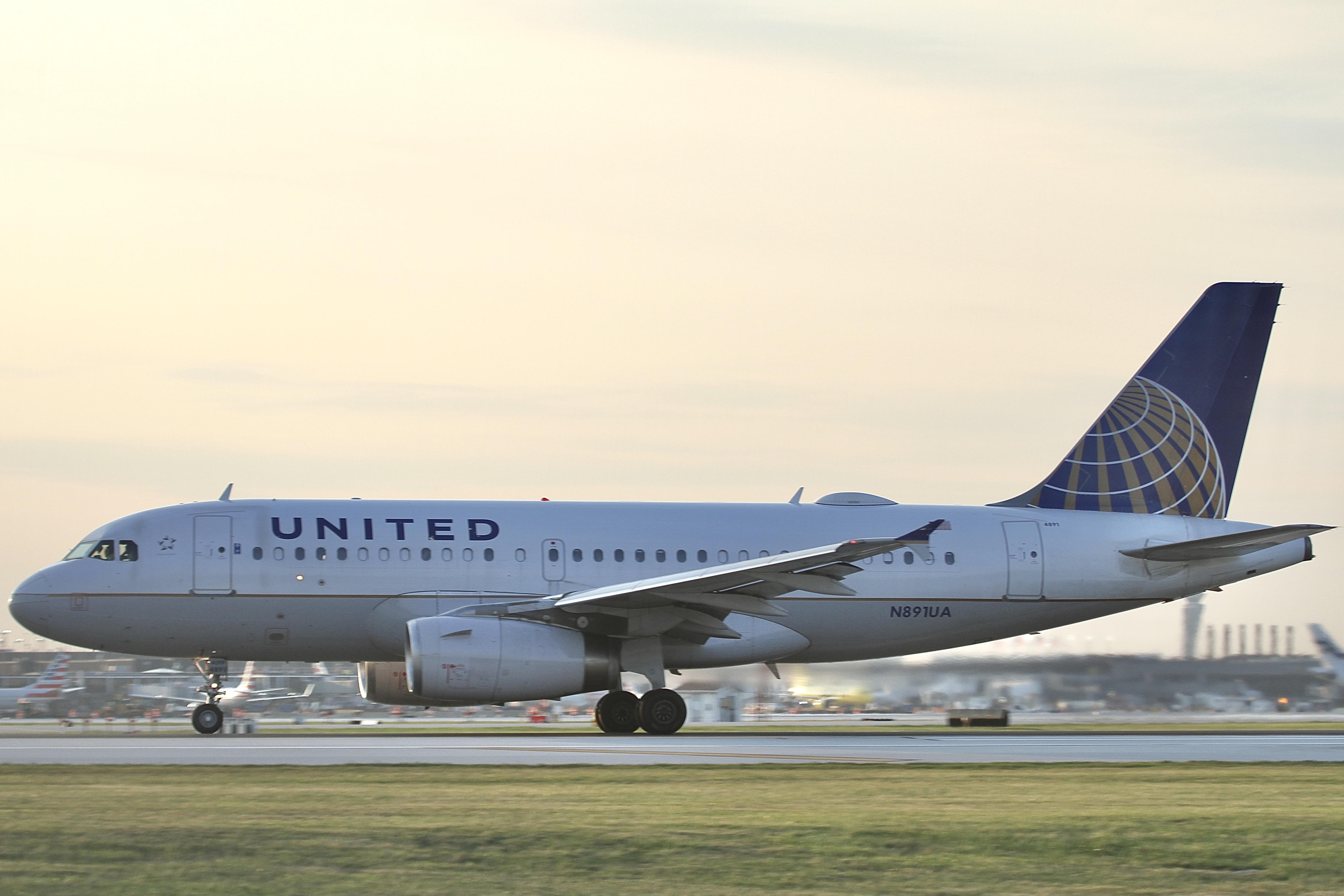 N891UA @ KORD - A319 United Airbus A319-132 N891UA departing 22L KORD - by MarkKalfas