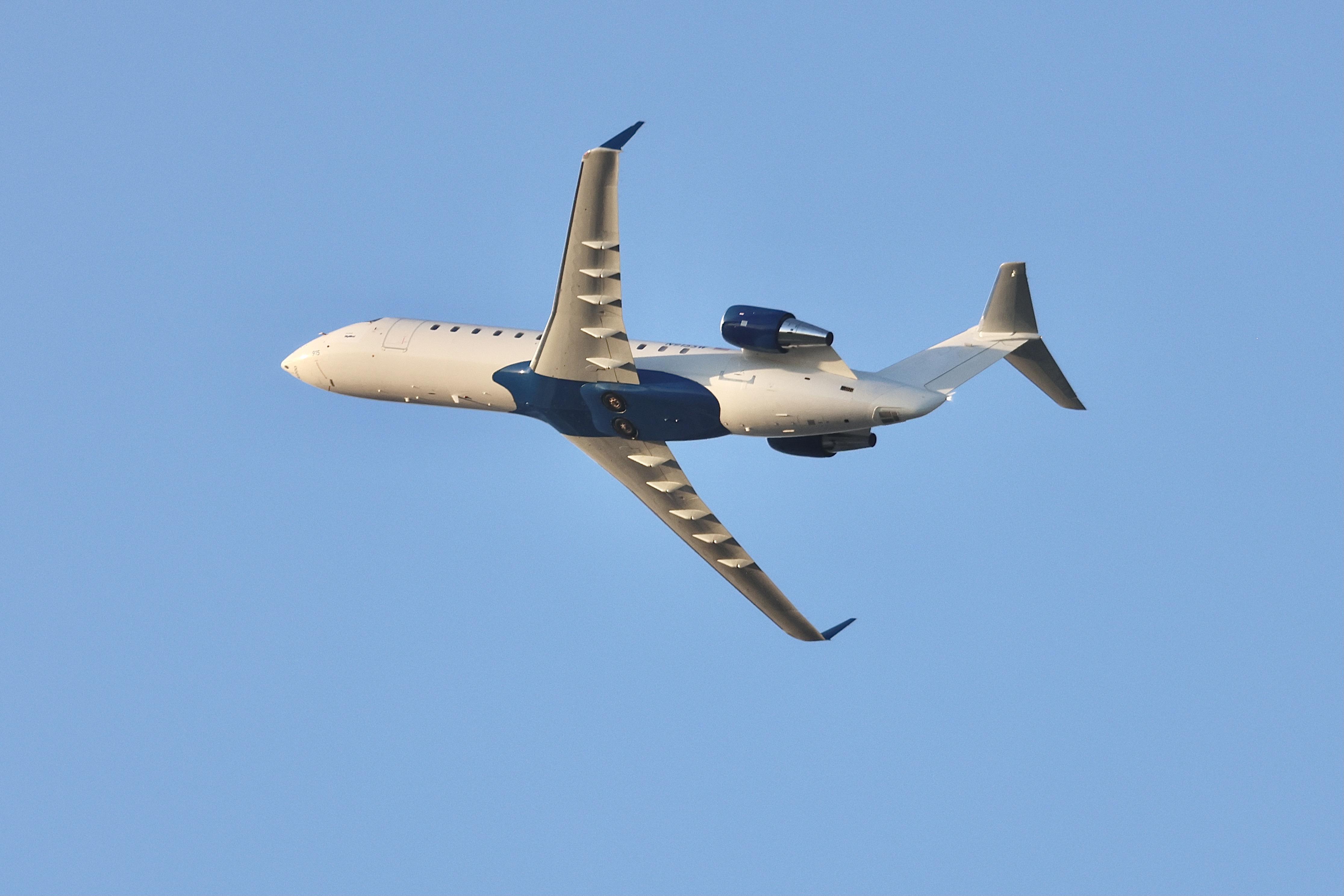 N915SW @ KORD - CRJ2 SkyWest / United Express Canadair Regional Jet CRJ-200LR N915SW departing 28R KORD - by MarkKalfas