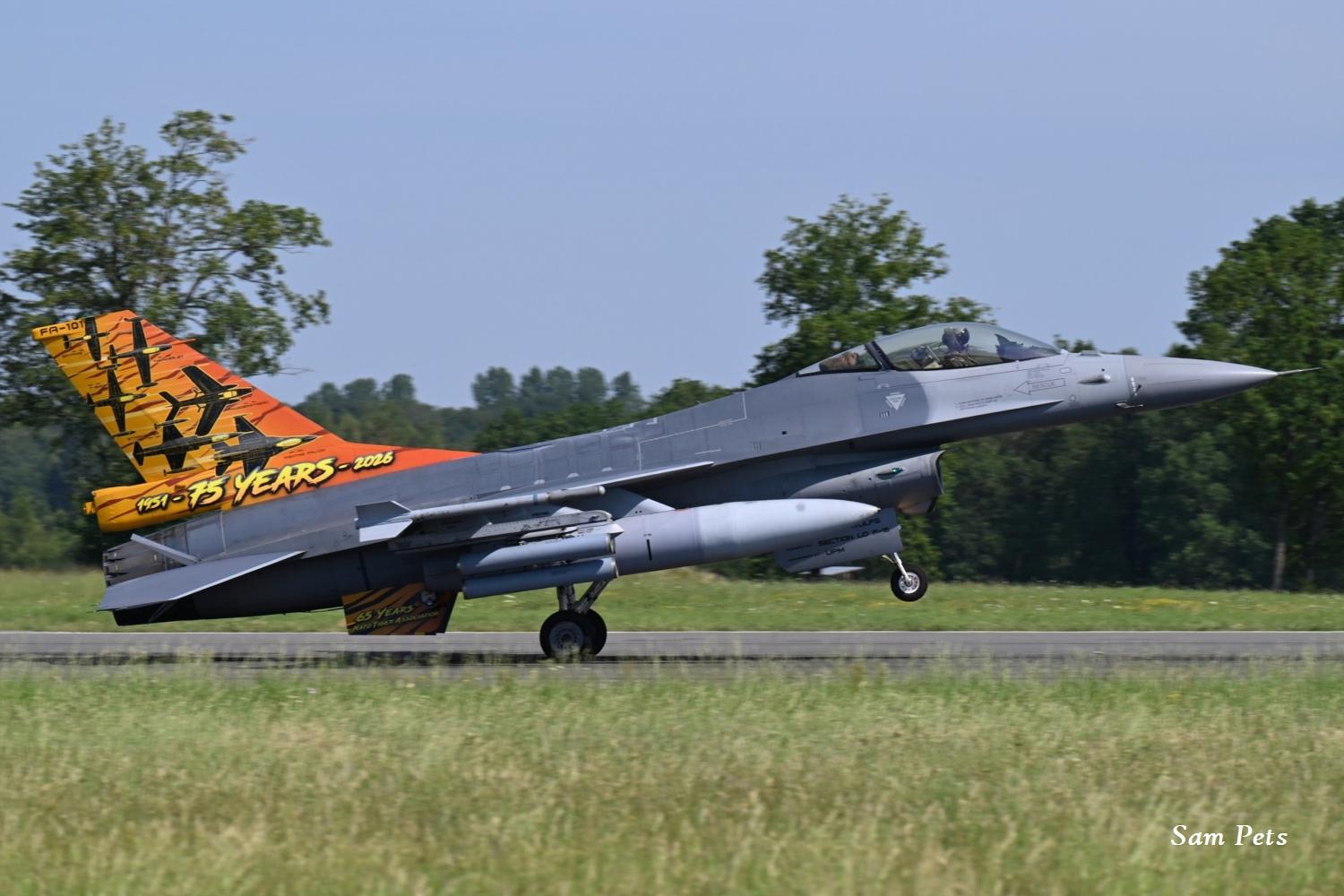 FA-101 photo, click to enlarge