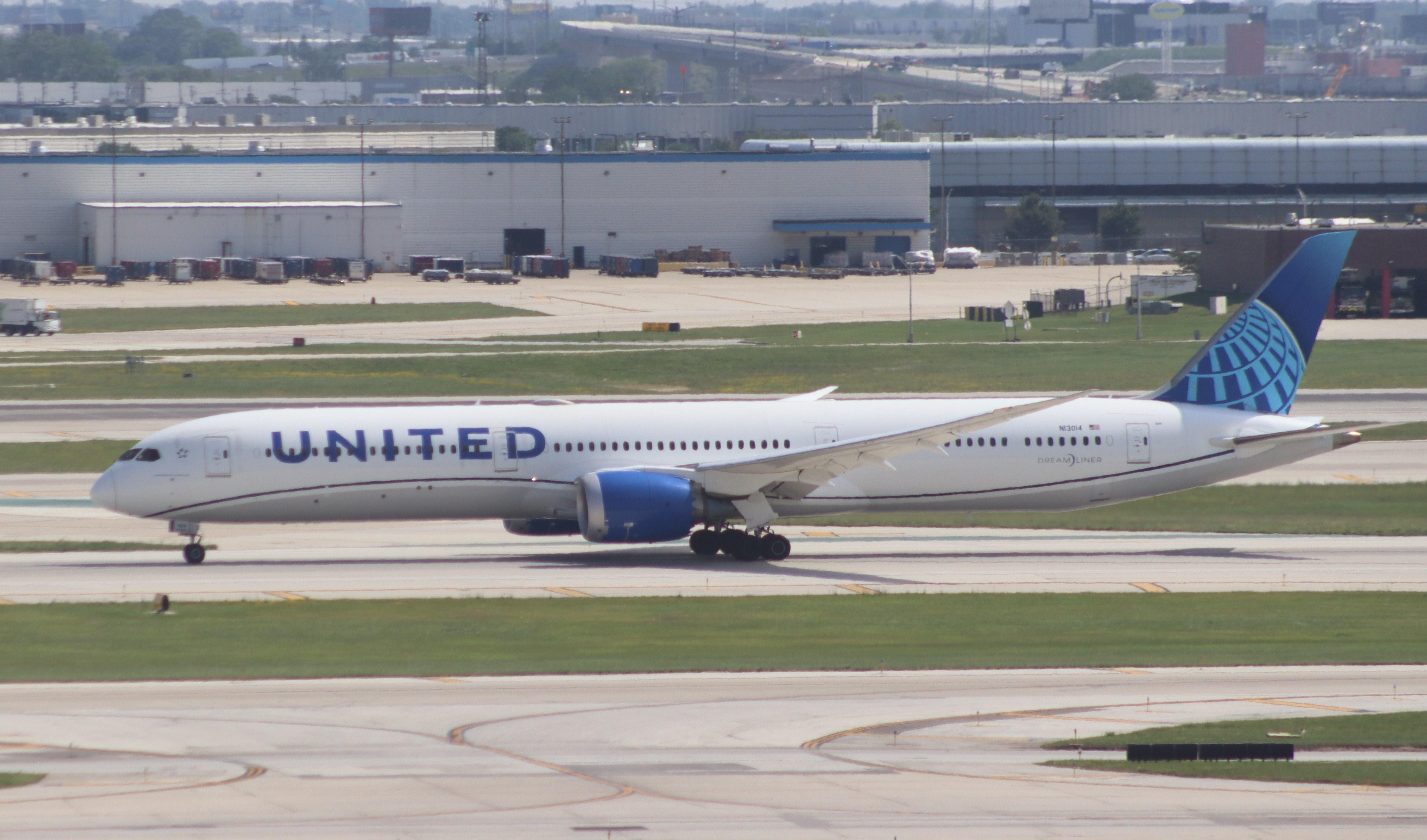 N13014 @ KORD - Boeing 787-10 Dreamliner - by MarkPasqualino
