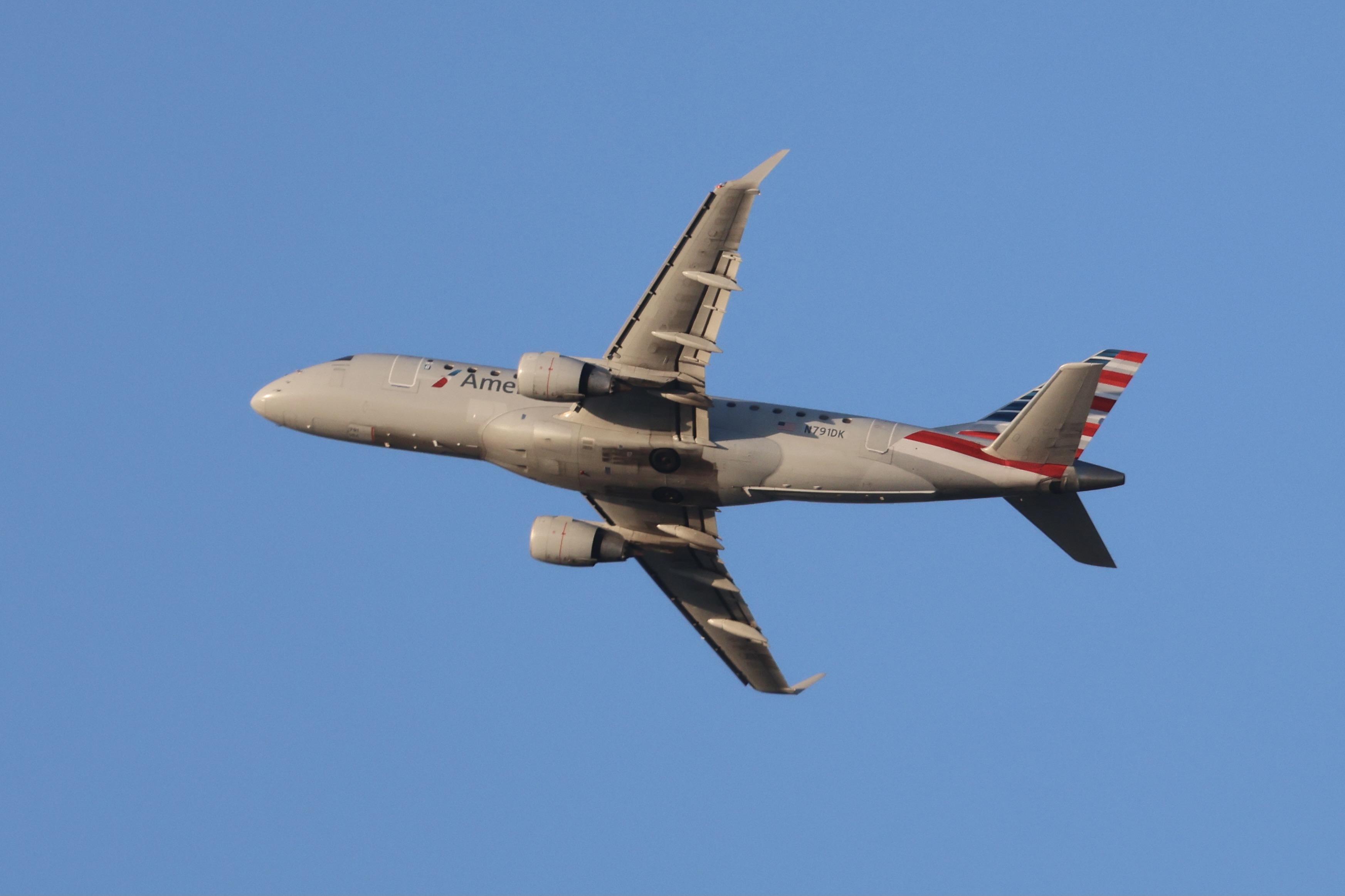 N791DK @ KORD - E170 Envoy/ American Eagle Embraer 170/175 N791DK - by MarkKalfas