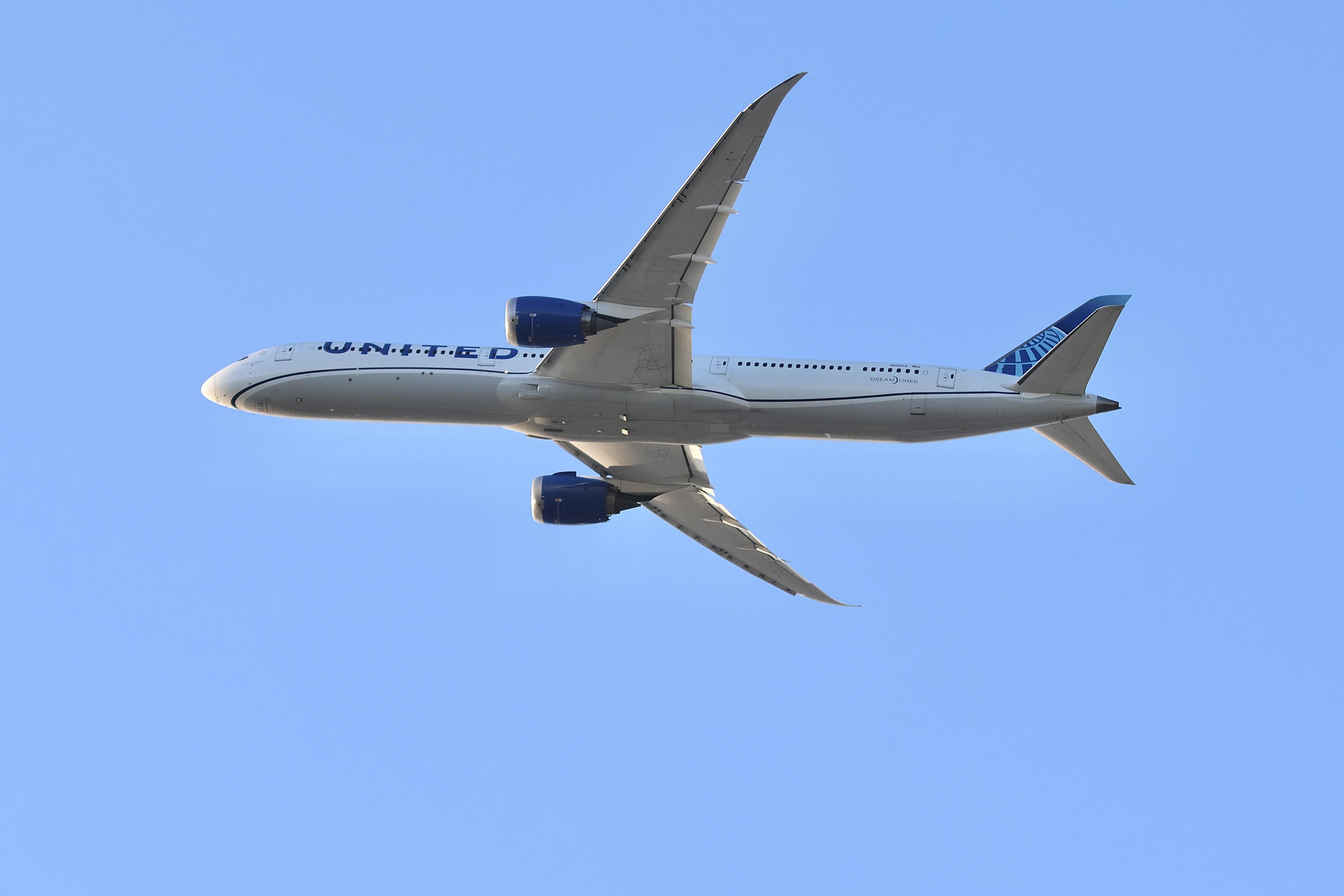 N13013 @ KORD - B78X United Airlines BOEING 787-10 Dreamliner N13013 departing 28R KORD. - by MarkKalfas