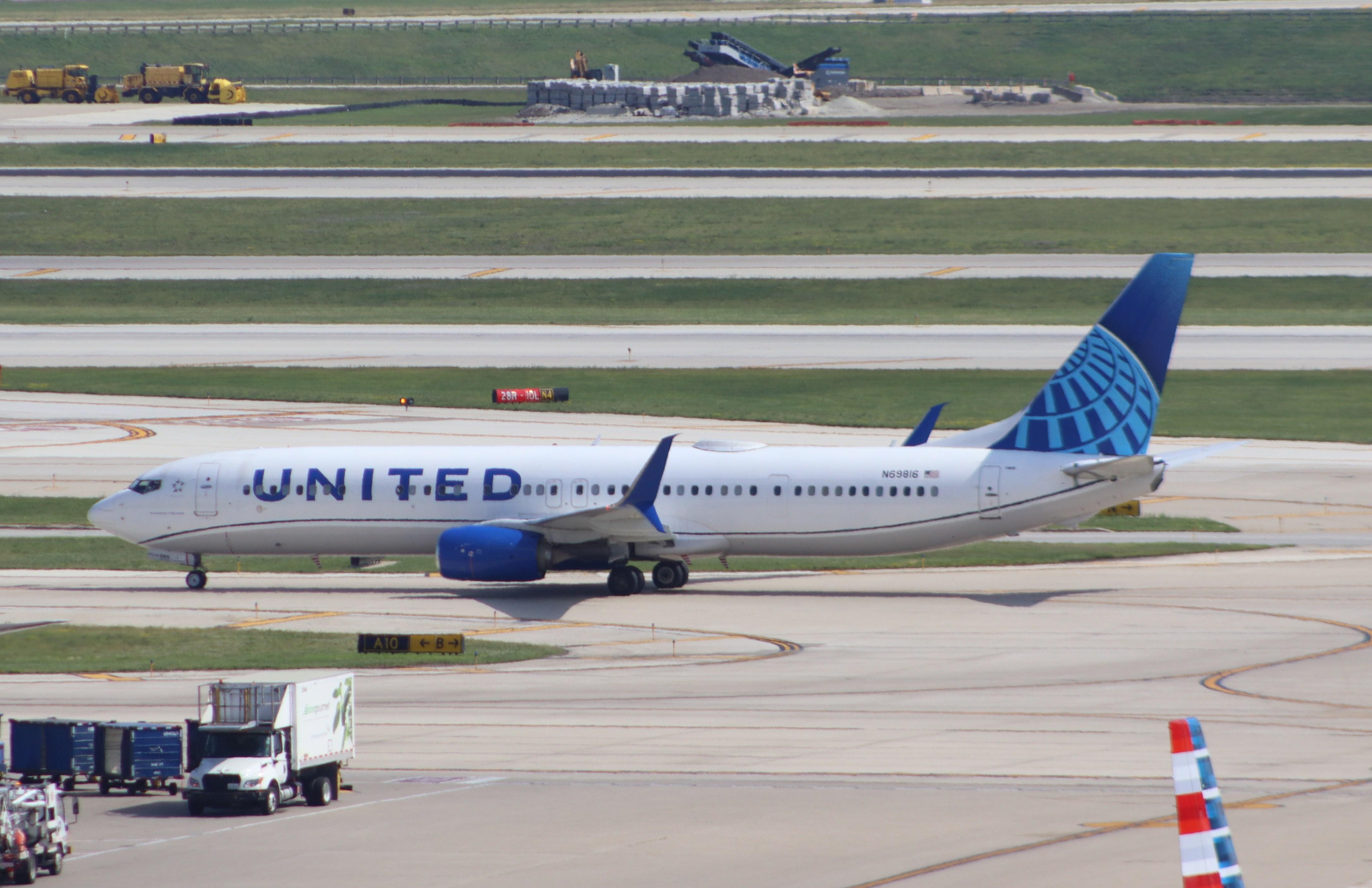 N69816 @ KORD - Boeing 737-924/ER - by MarkPasqualino