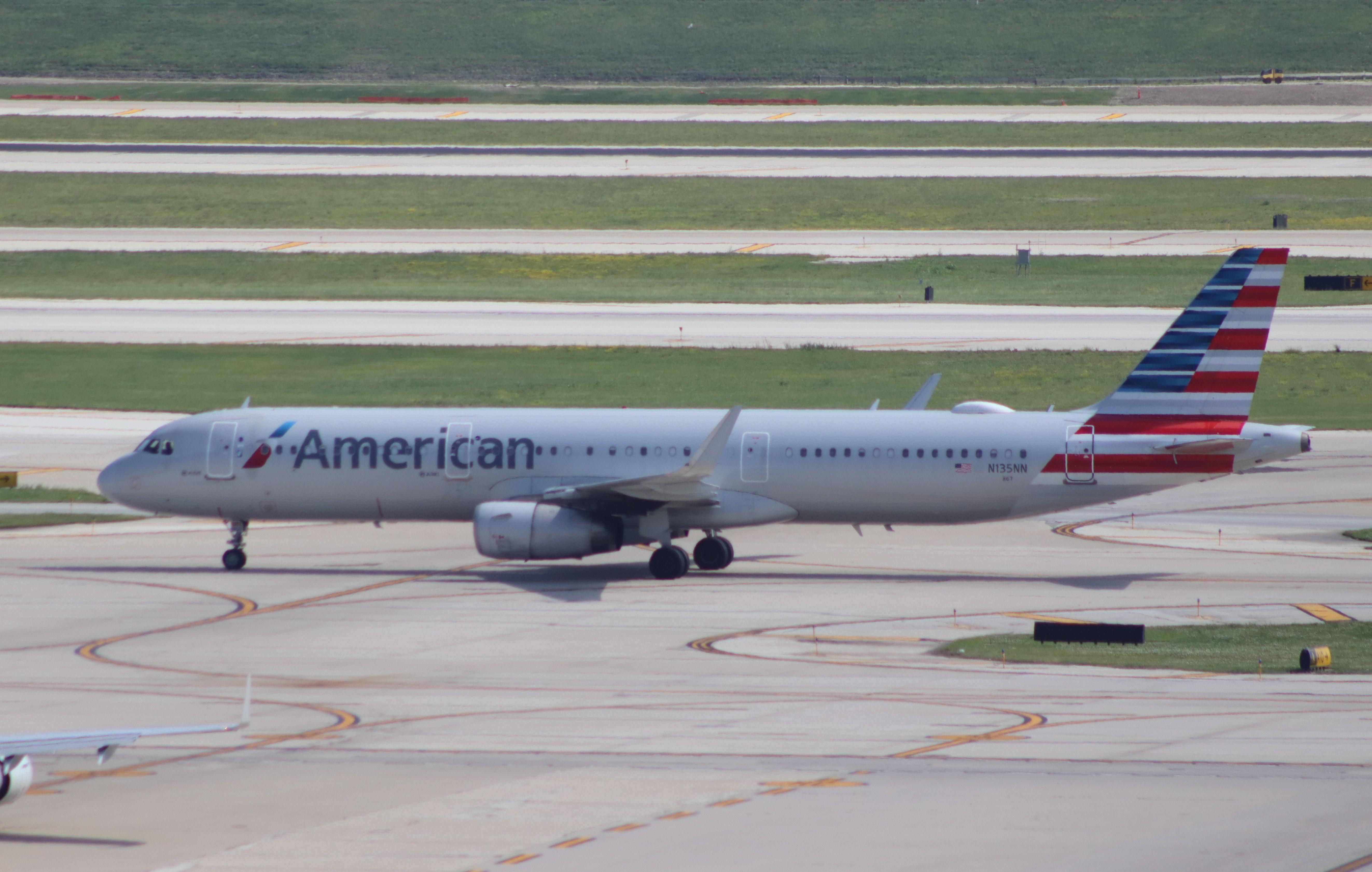 N135NN @ KORD - Airbus A321-231 - by MarkPasqualino
