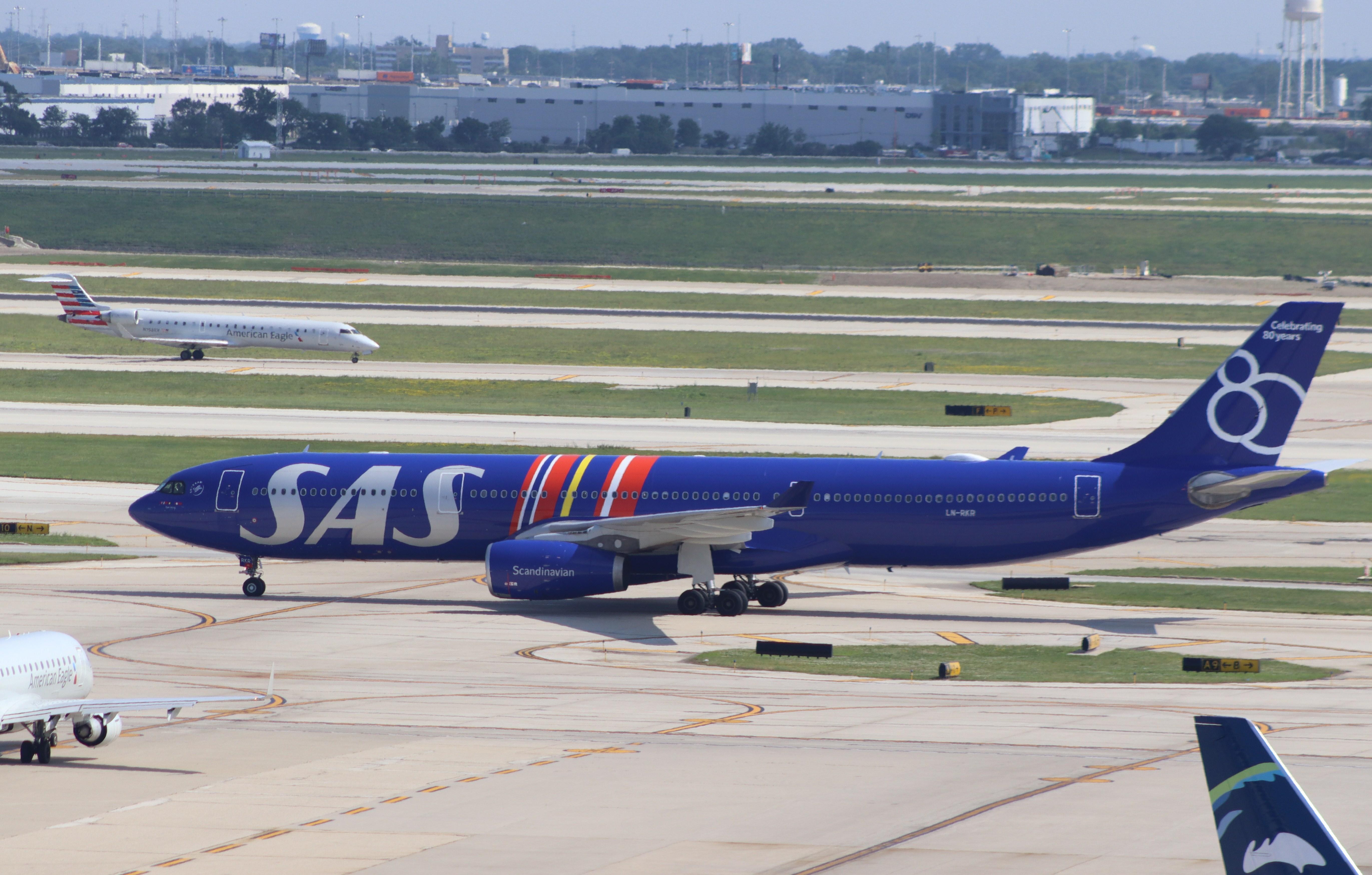 LN-RKR @ KORD - Airbus A330-343E - by MarkPasqualino