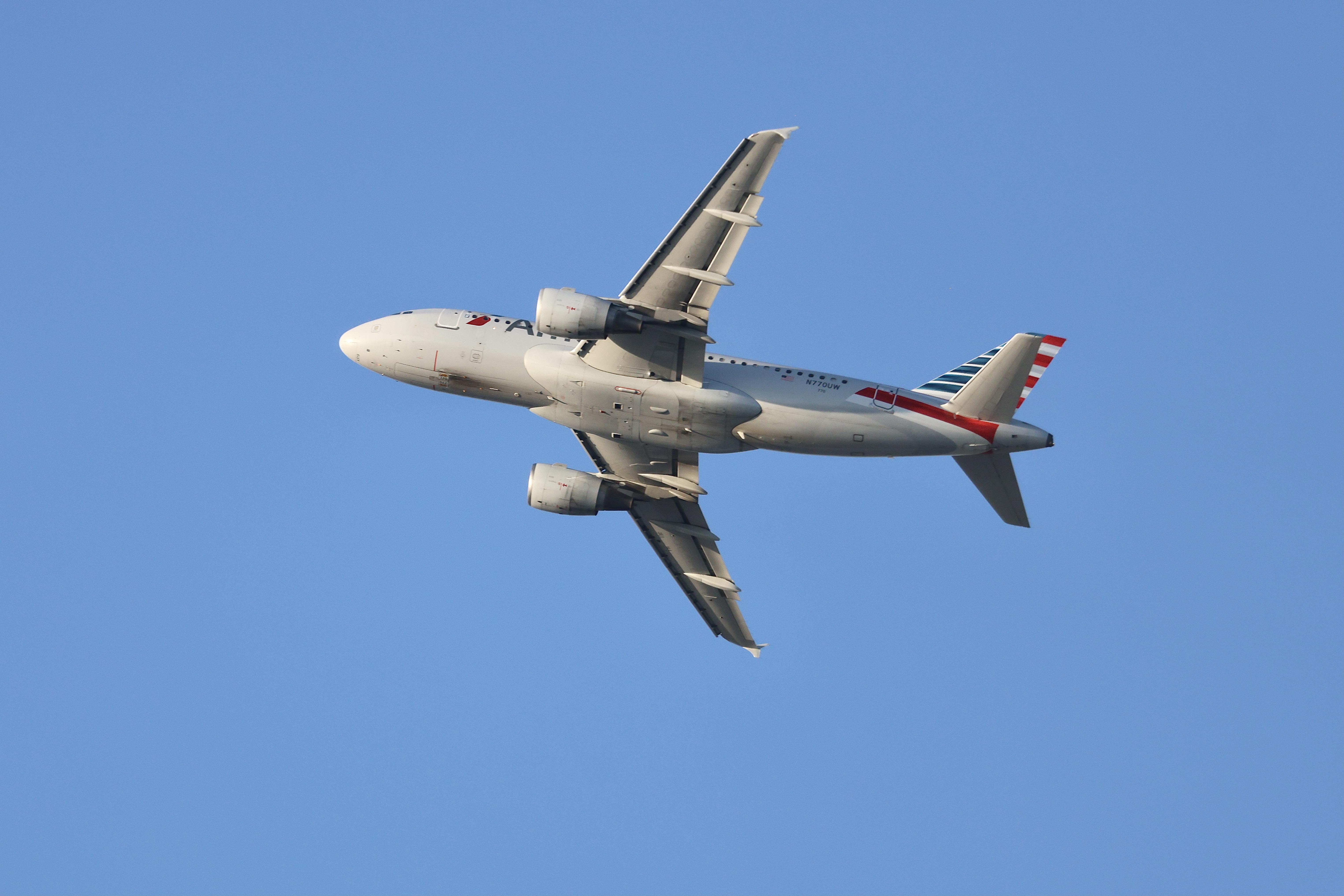N770UW @ KORD - A319 American Airbus A319-112 N770UW departing 28R KORD - by MarkKalfas