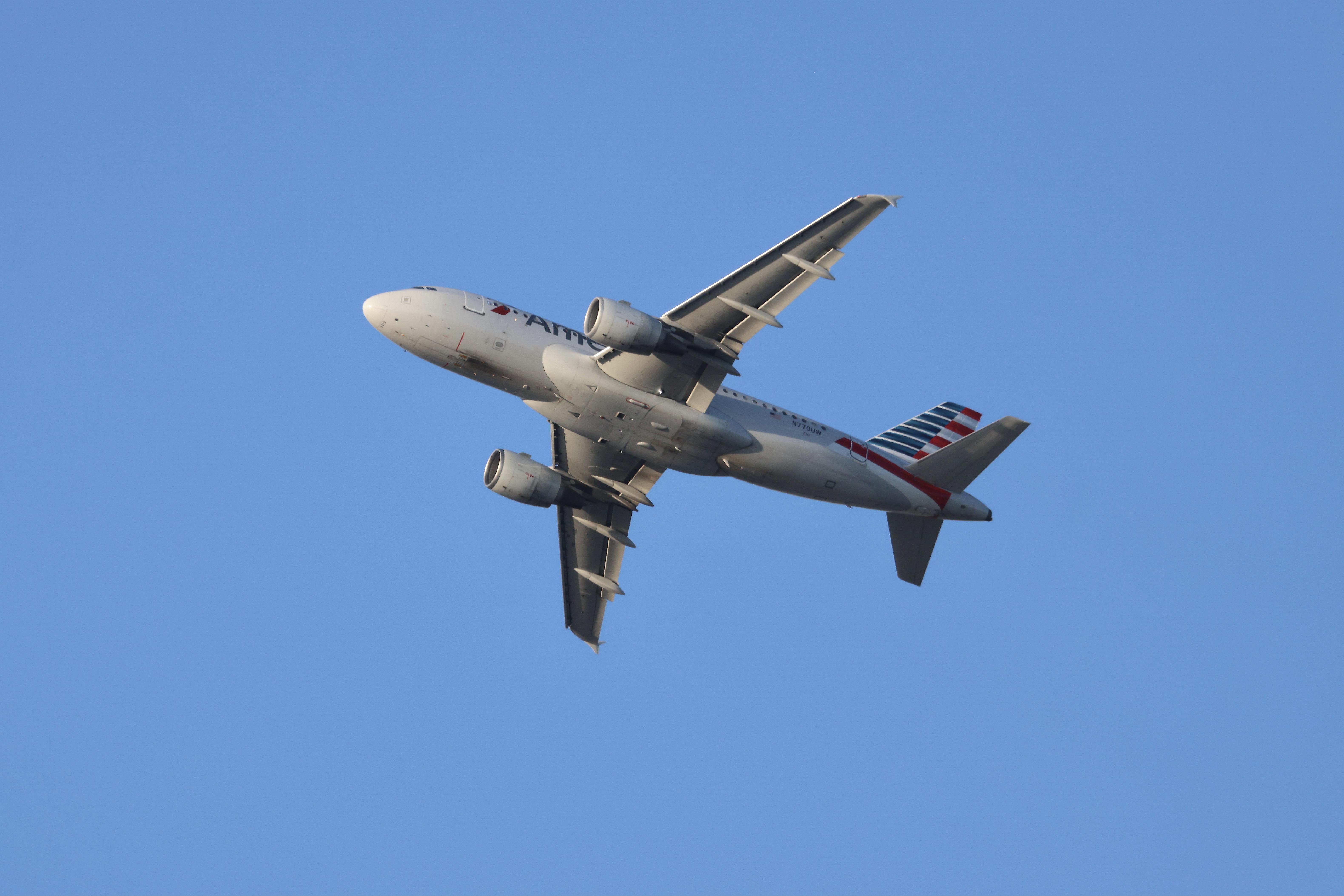 N770UW @ KORD - A319 American Airbus A319-112 N770UW departing 28R KORD - by MarkKalfas