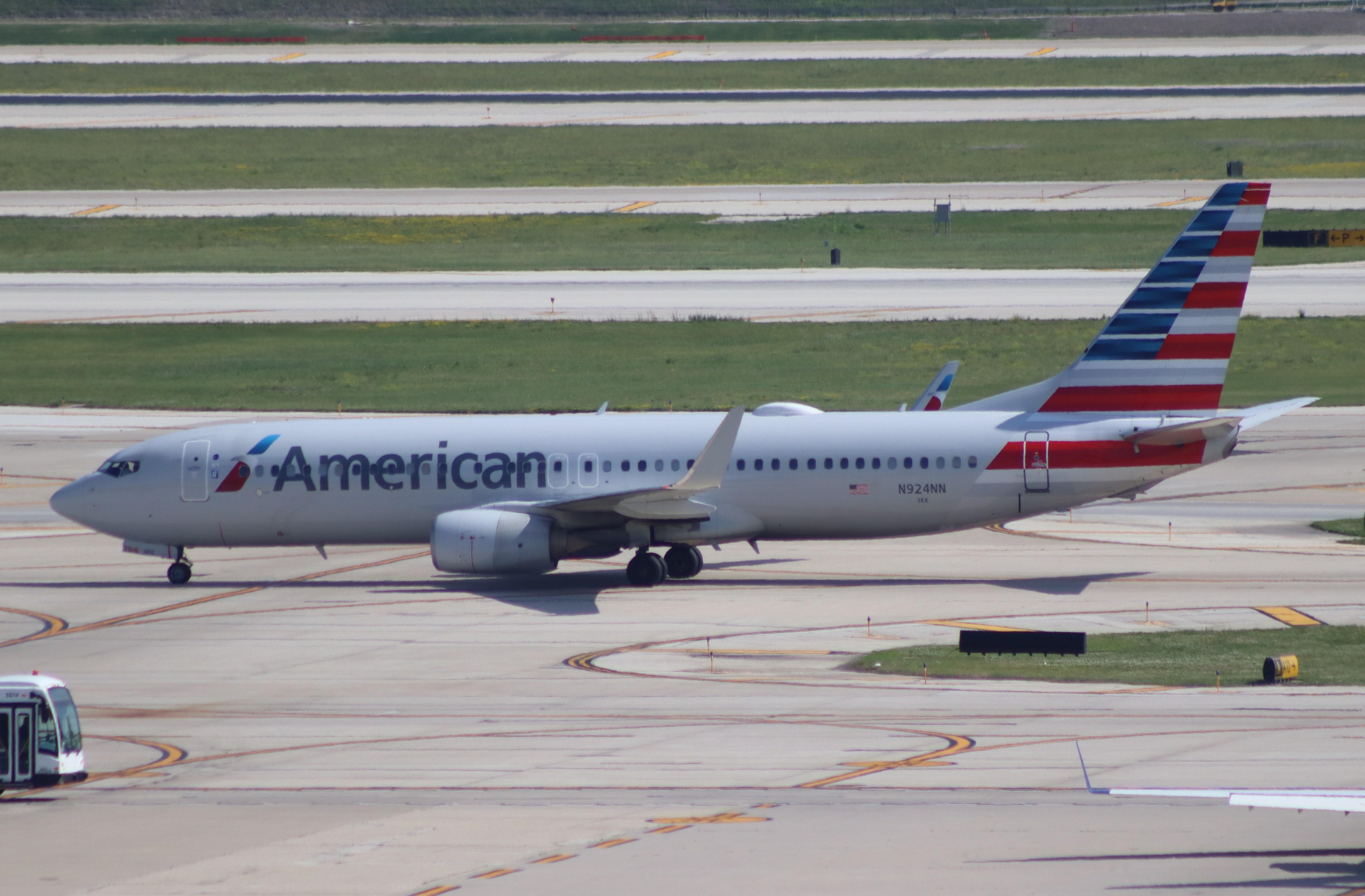 N924NN @ KORD - Boeing 737-823 - by MarkPasqualino