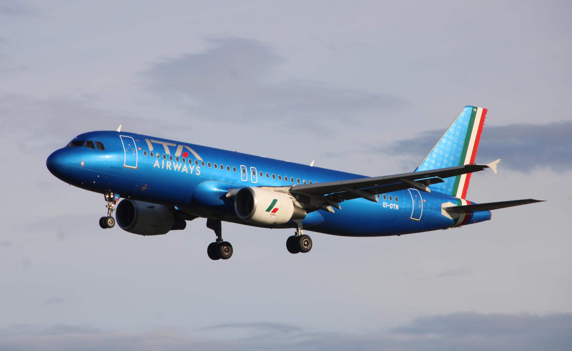 EI-DTN @ EKCH - EI-DTN landing rw 04L - by Erik Oxtorp