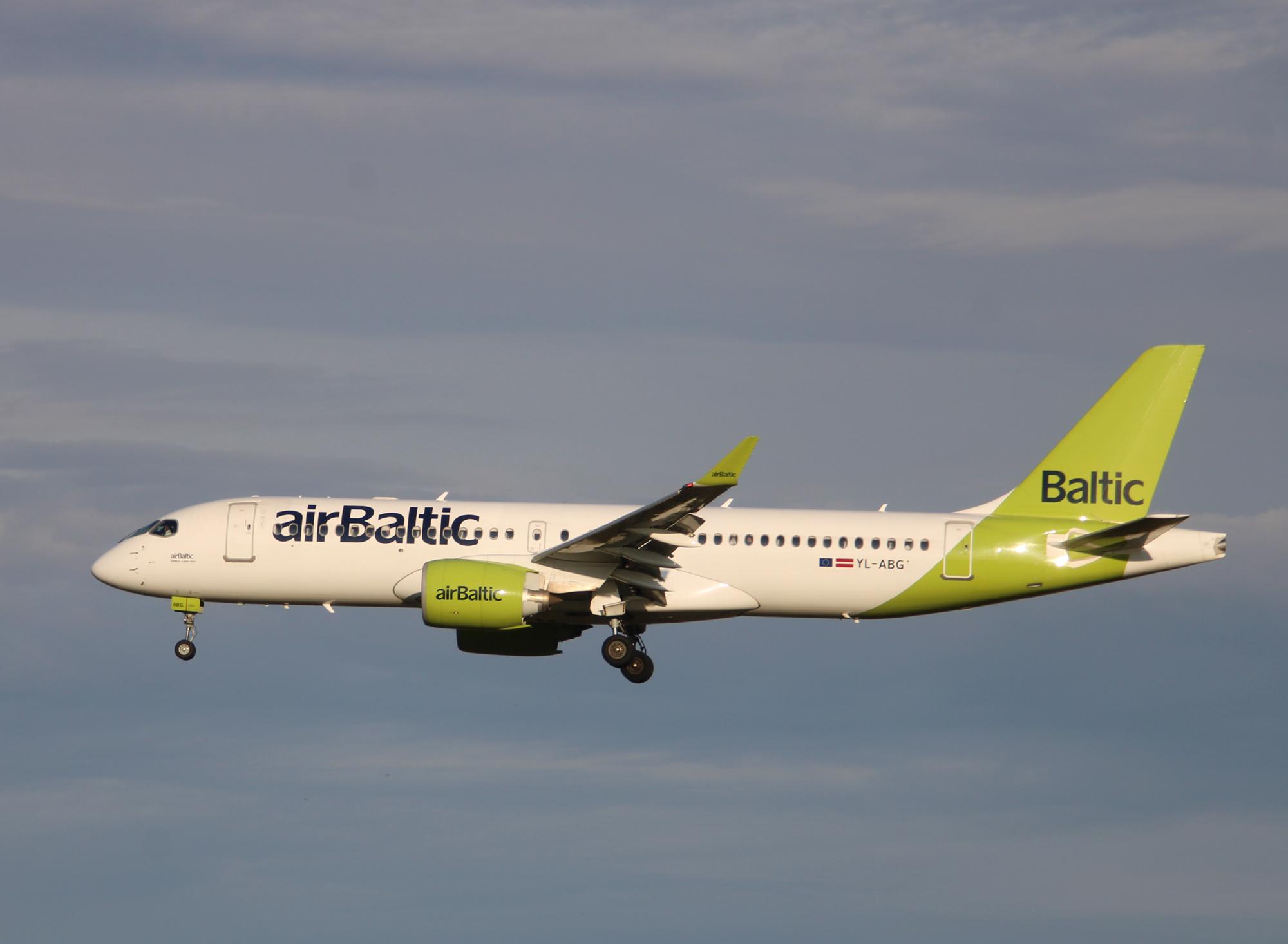 YL-ABG @ EKCH - YL-AGB landing rw 04L - by Erik Oxtorp