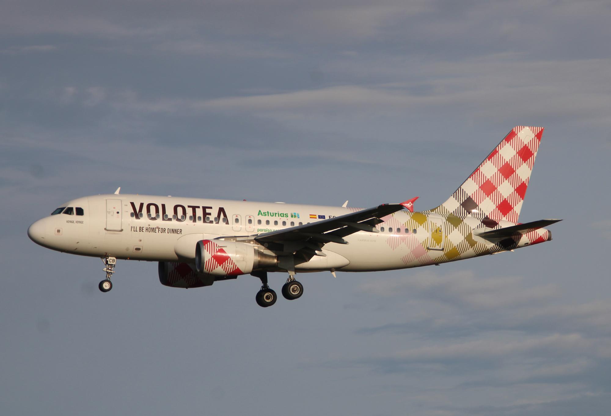 EC-NCB @ EKCH - EC-NCB landing rw 04L - by Erik Oxtorp