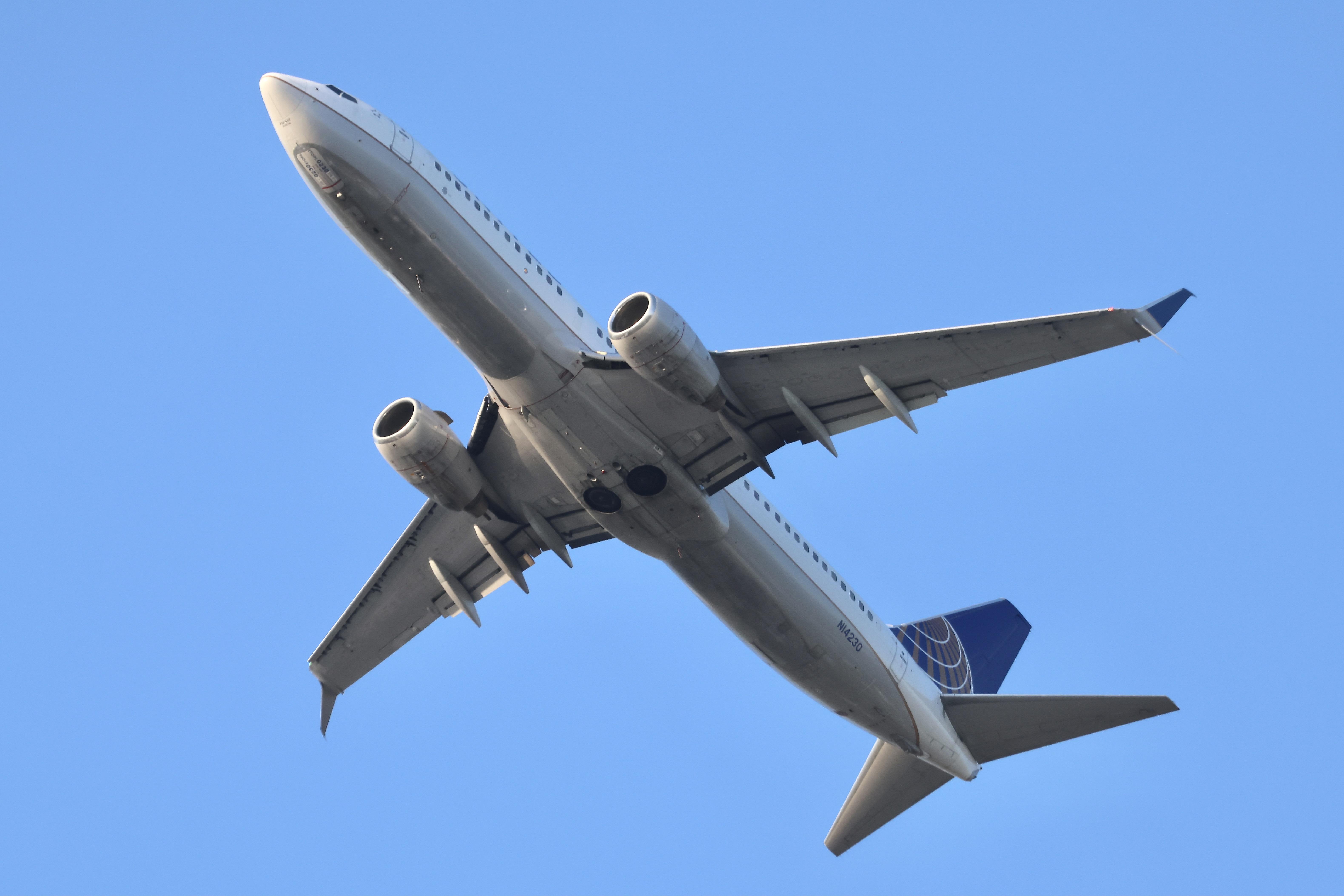N14230 @ KORD - B738 United Airlines Boeing 737-824 N14230 departing 28R KORD - by MarkKalfas