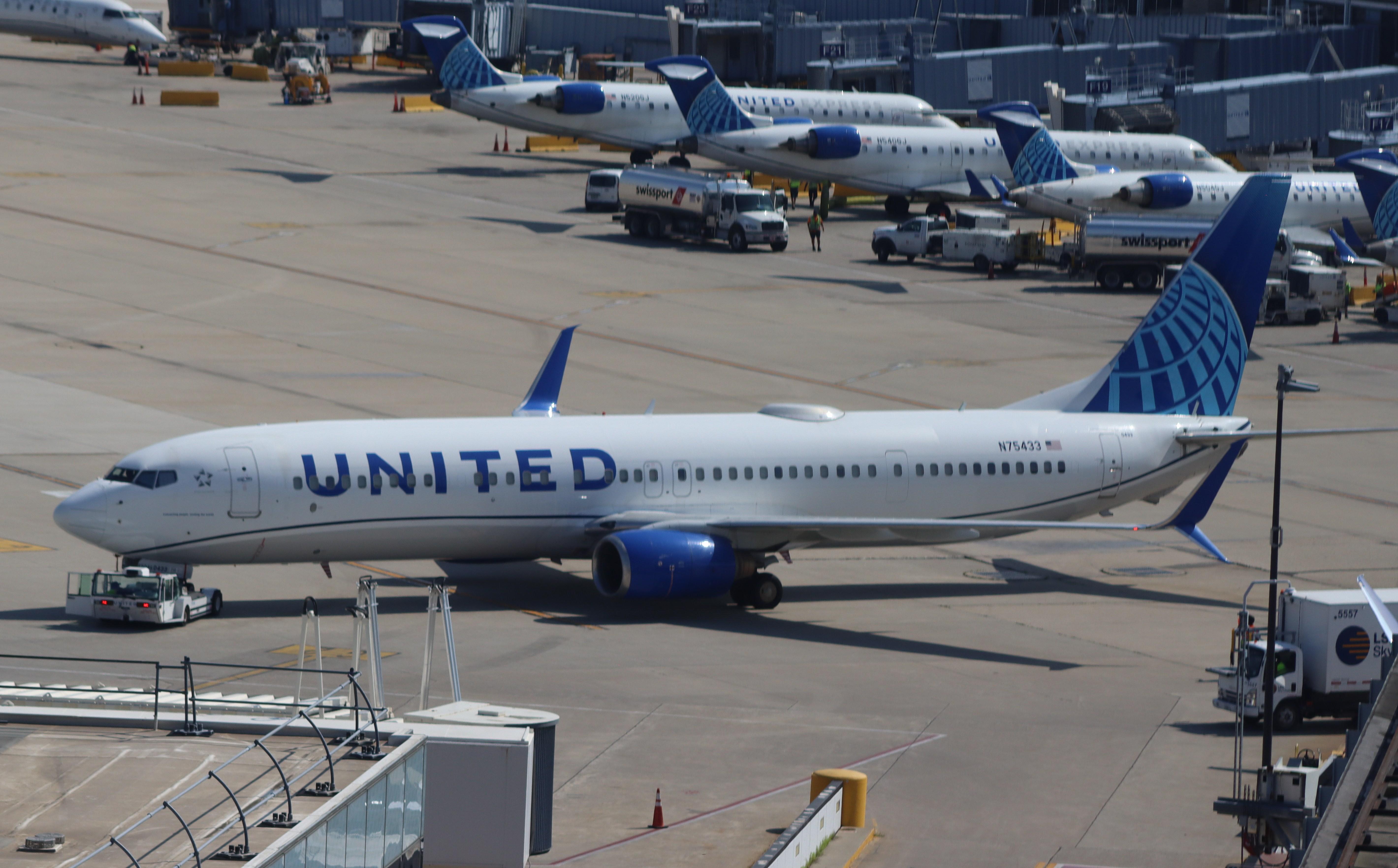 N75433 @ KORD - Boeing 737-924/ER - by MarkPasqualino