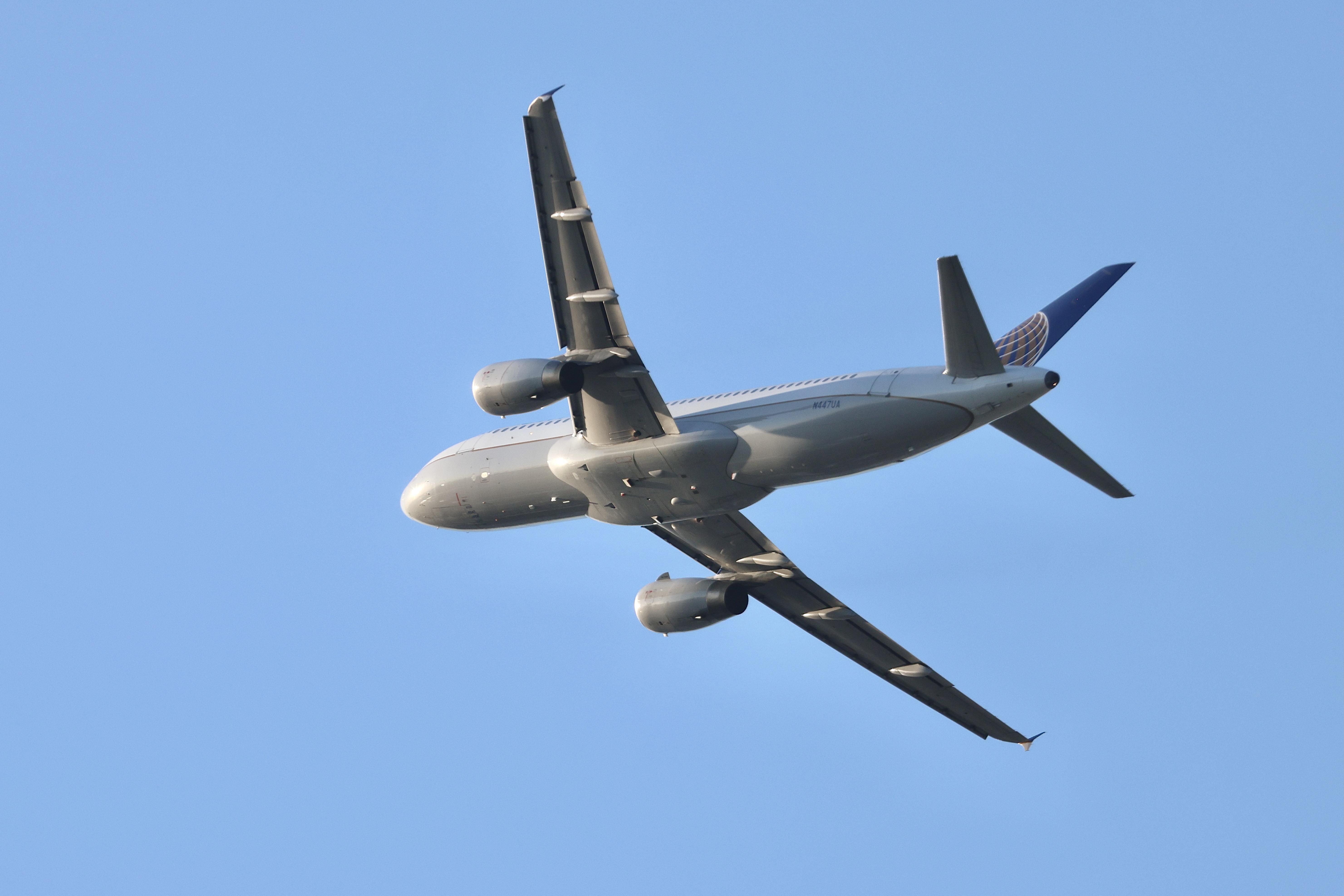 N477UA photo, click to enlarge