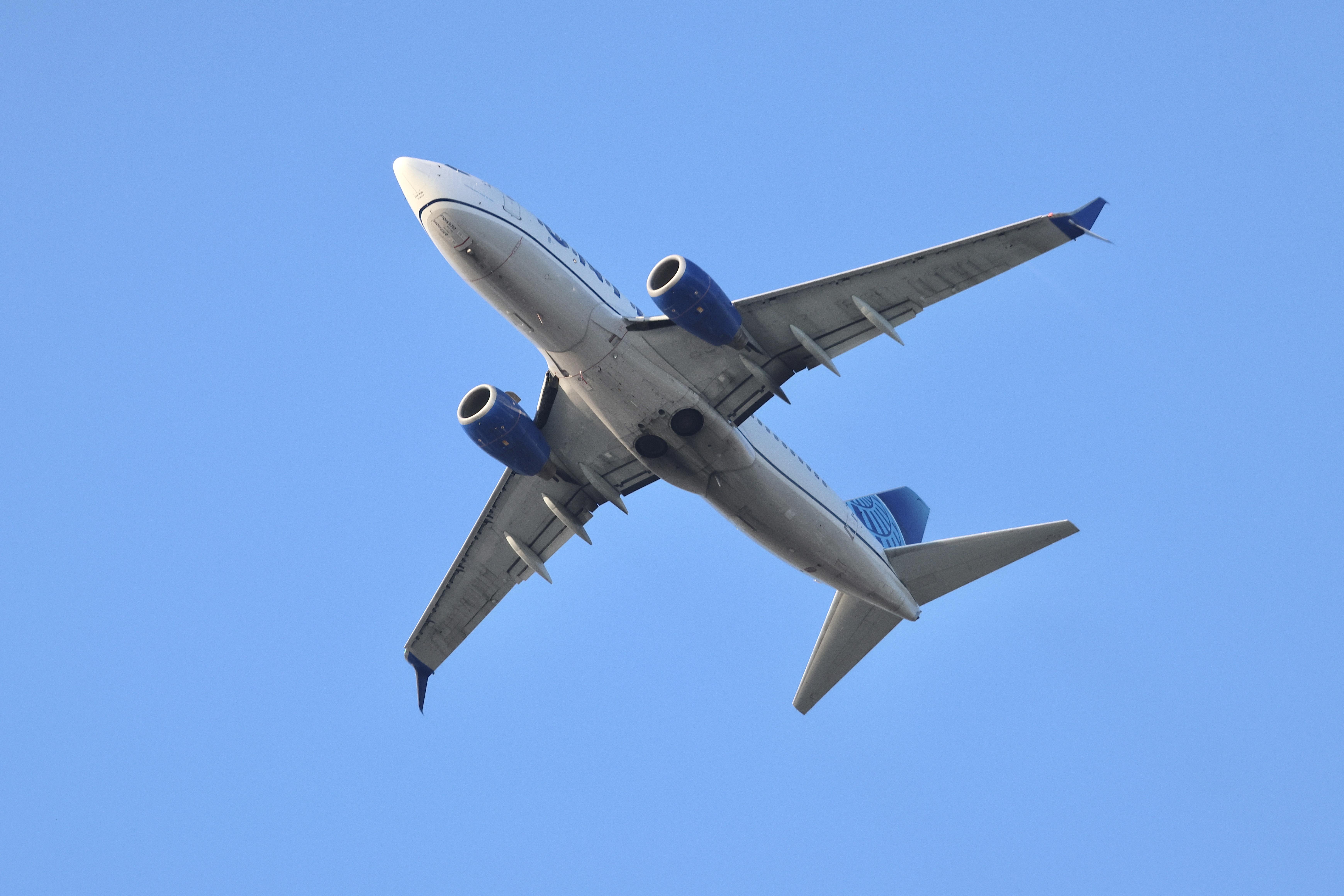 N29717 @ KORD - B737 United Boeing 737-724,  N29717 departing 28R KORD - by MarkKalfas