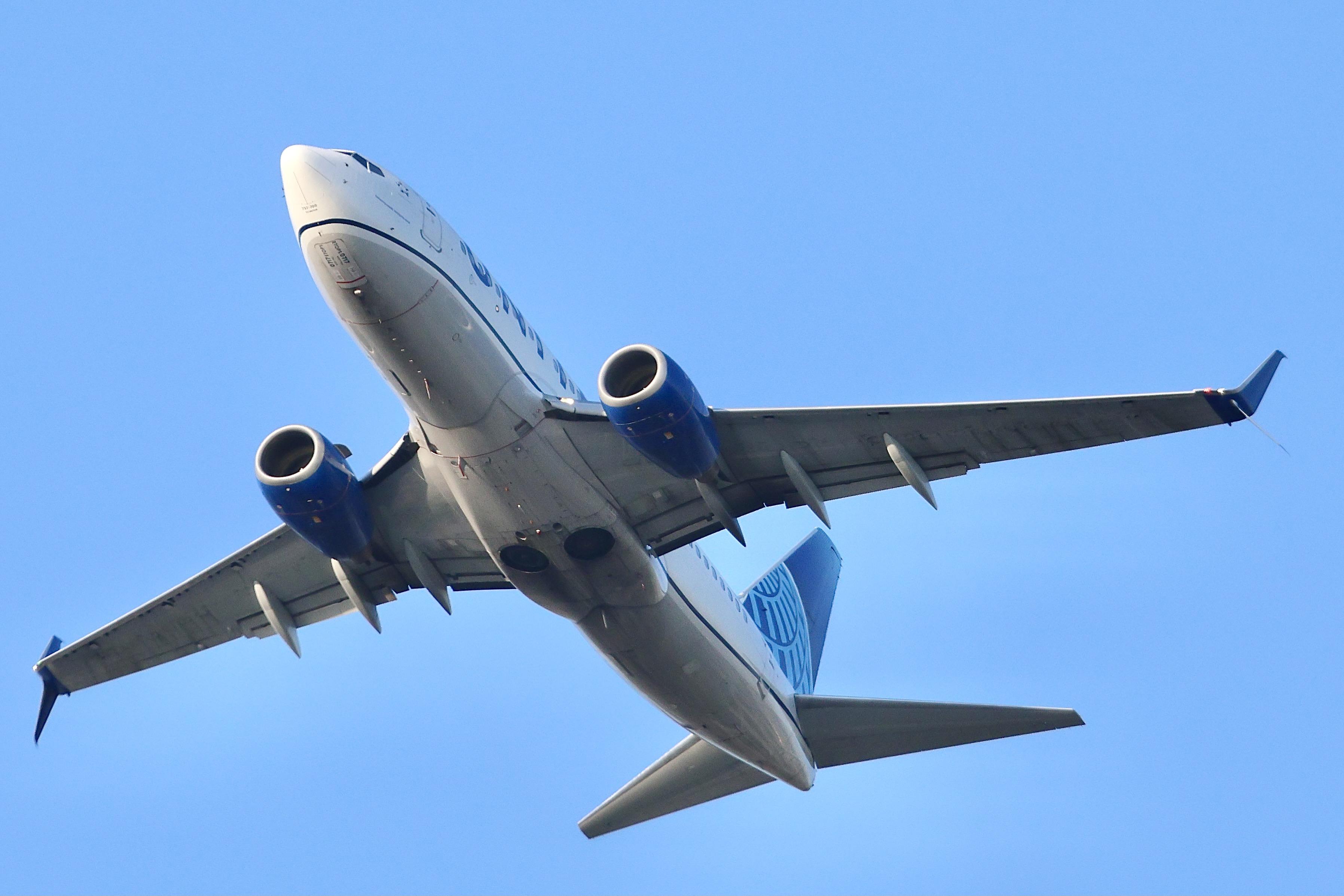 N29717 @ KORD - B737 United Boeing 737-724,  N29717 departing 28R KORD - by MarkKalfas
