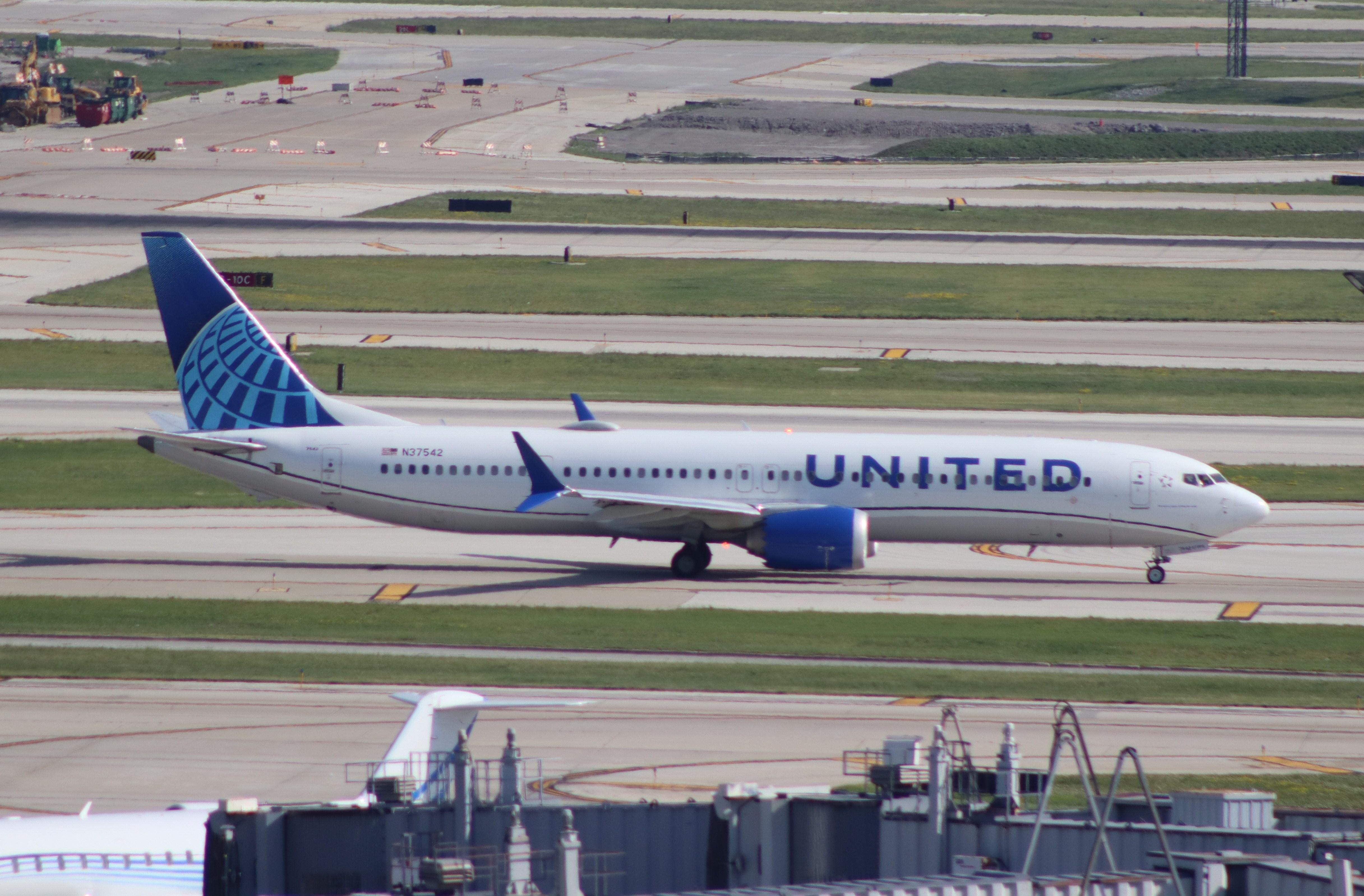 Aircraft N37542, Boeing 737-9 MAX, at KORD, photo by MarkPasqualino