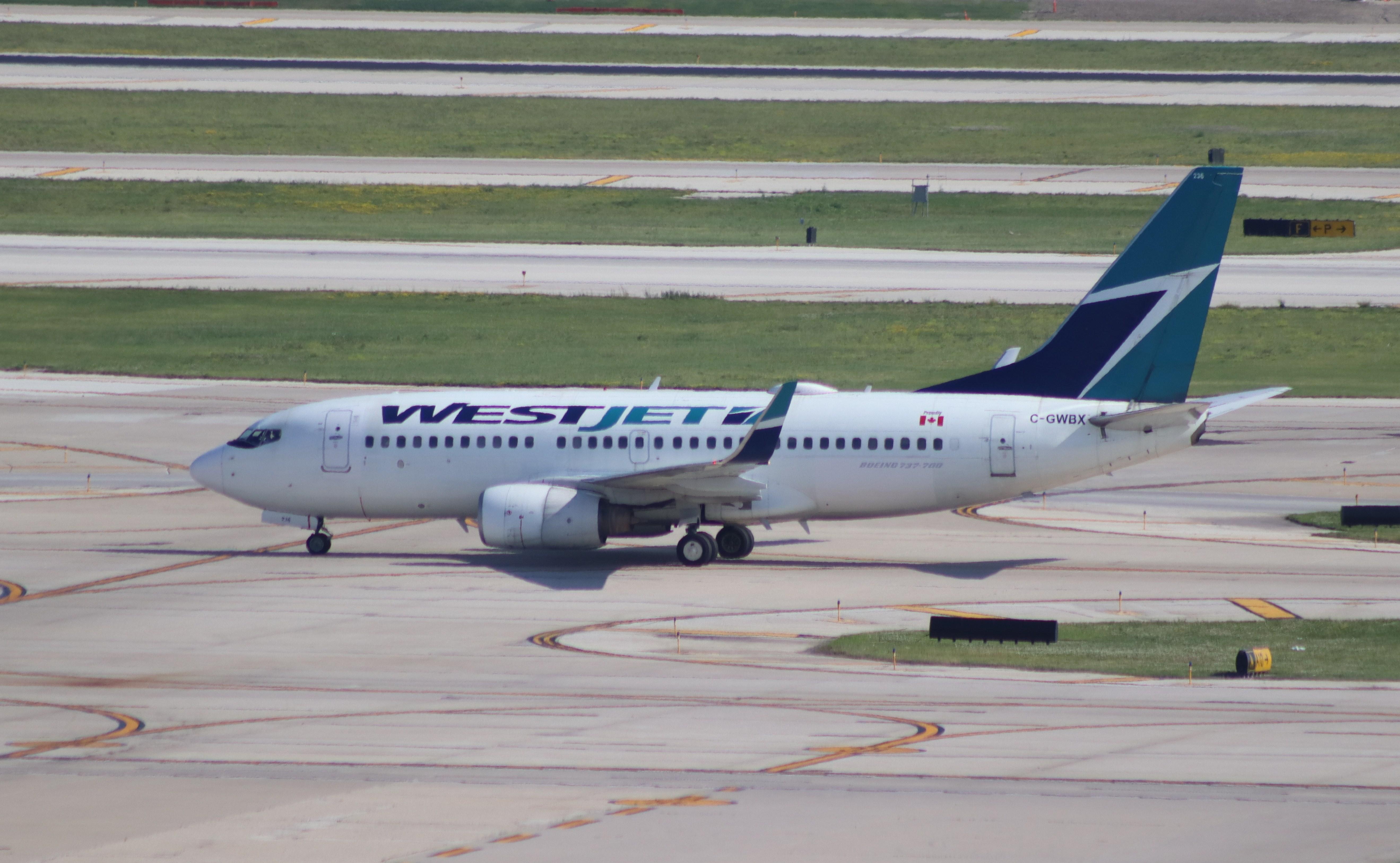 C-GWBX @ KORD - Boeing 737-7CT - by MarkPasqualino