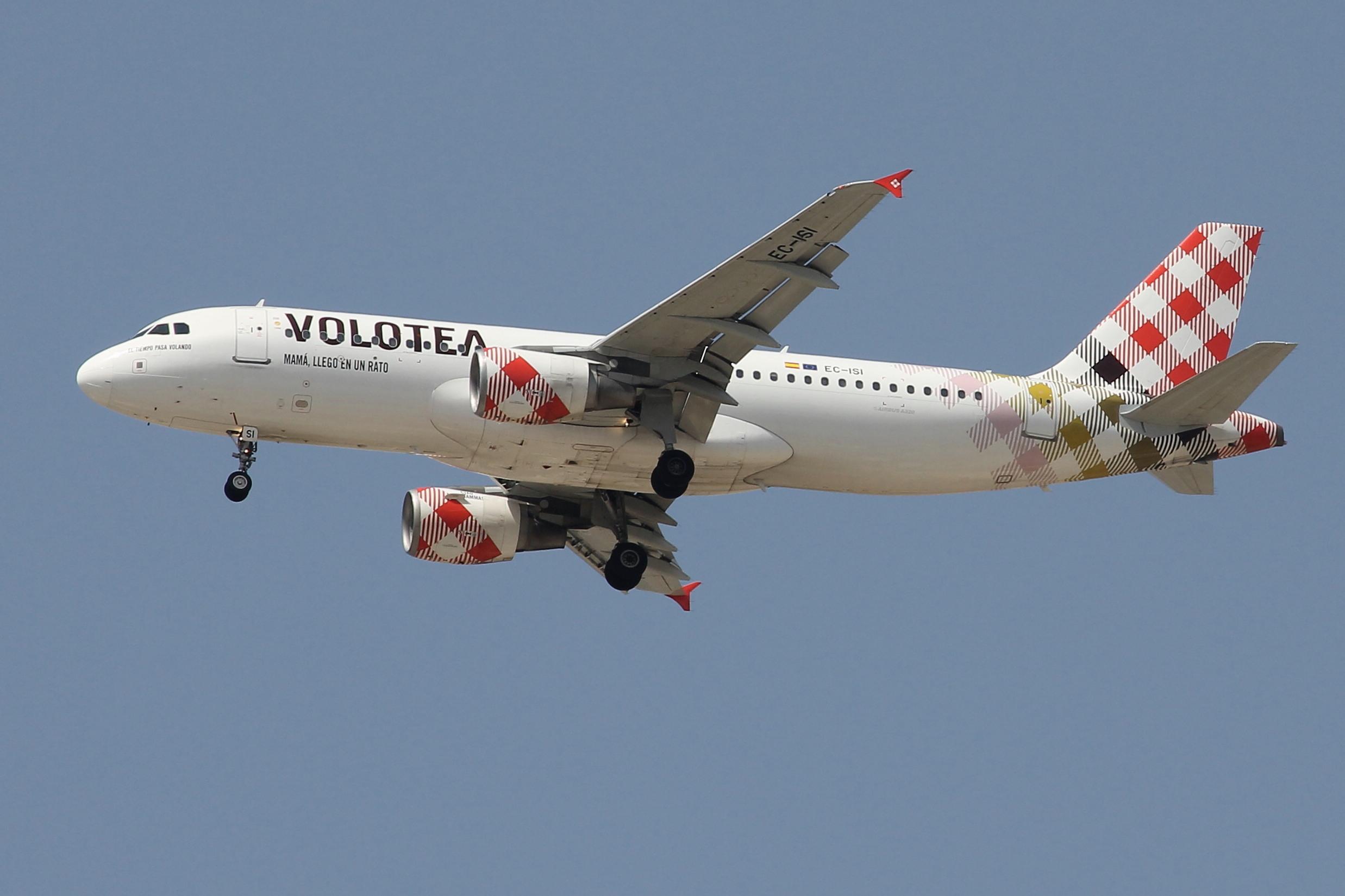 EC-ISI @ LMML - Airbus A320-214 reg EC-ISI of Volotea on approach for RW13 landing in Malta. - by raymond