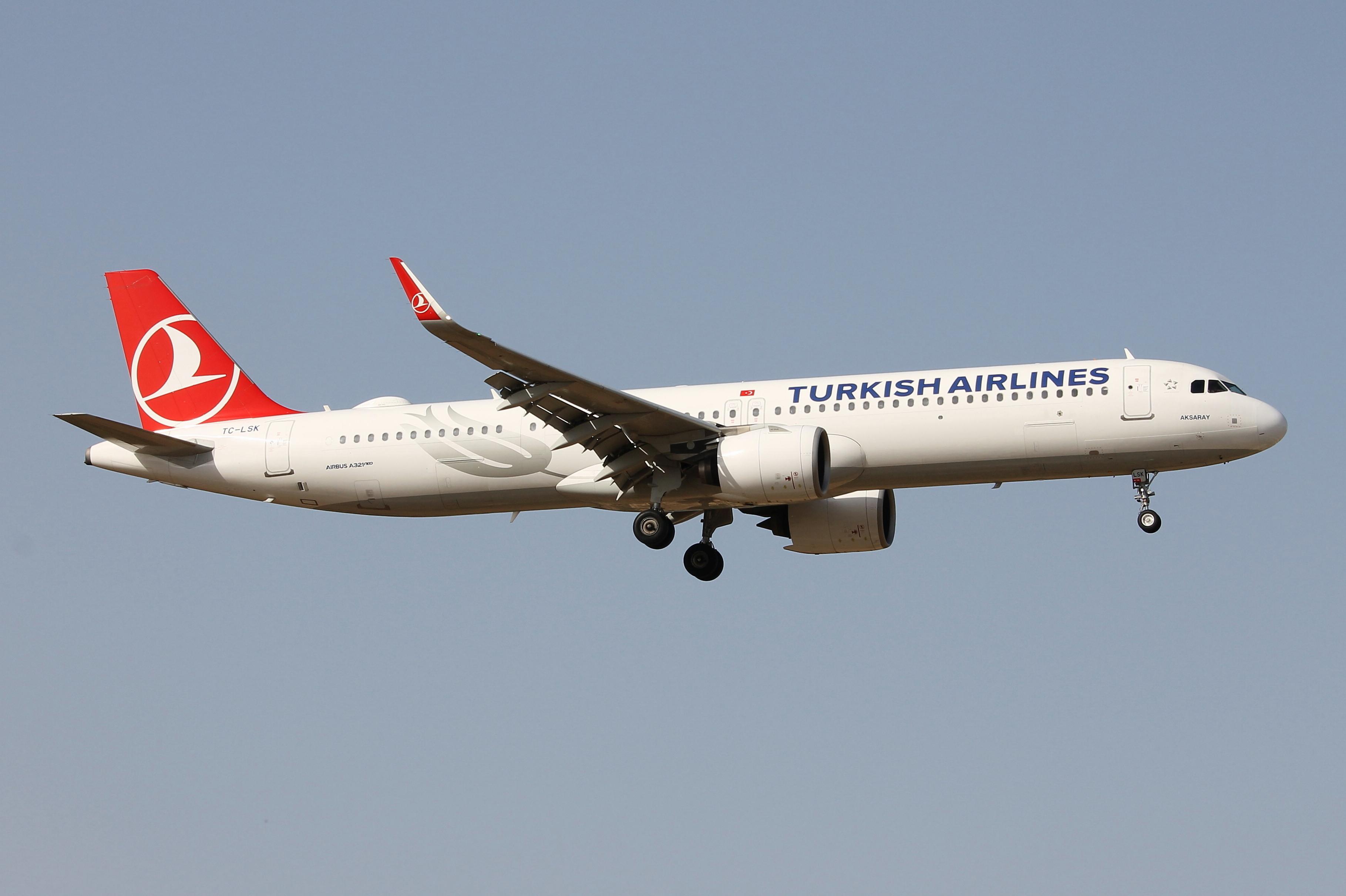 TC-LSK @ LMML - Airbus A321-271NX reg TC-LSK of Turkish Airlines on final approach for RW31 Malta. - by raymond