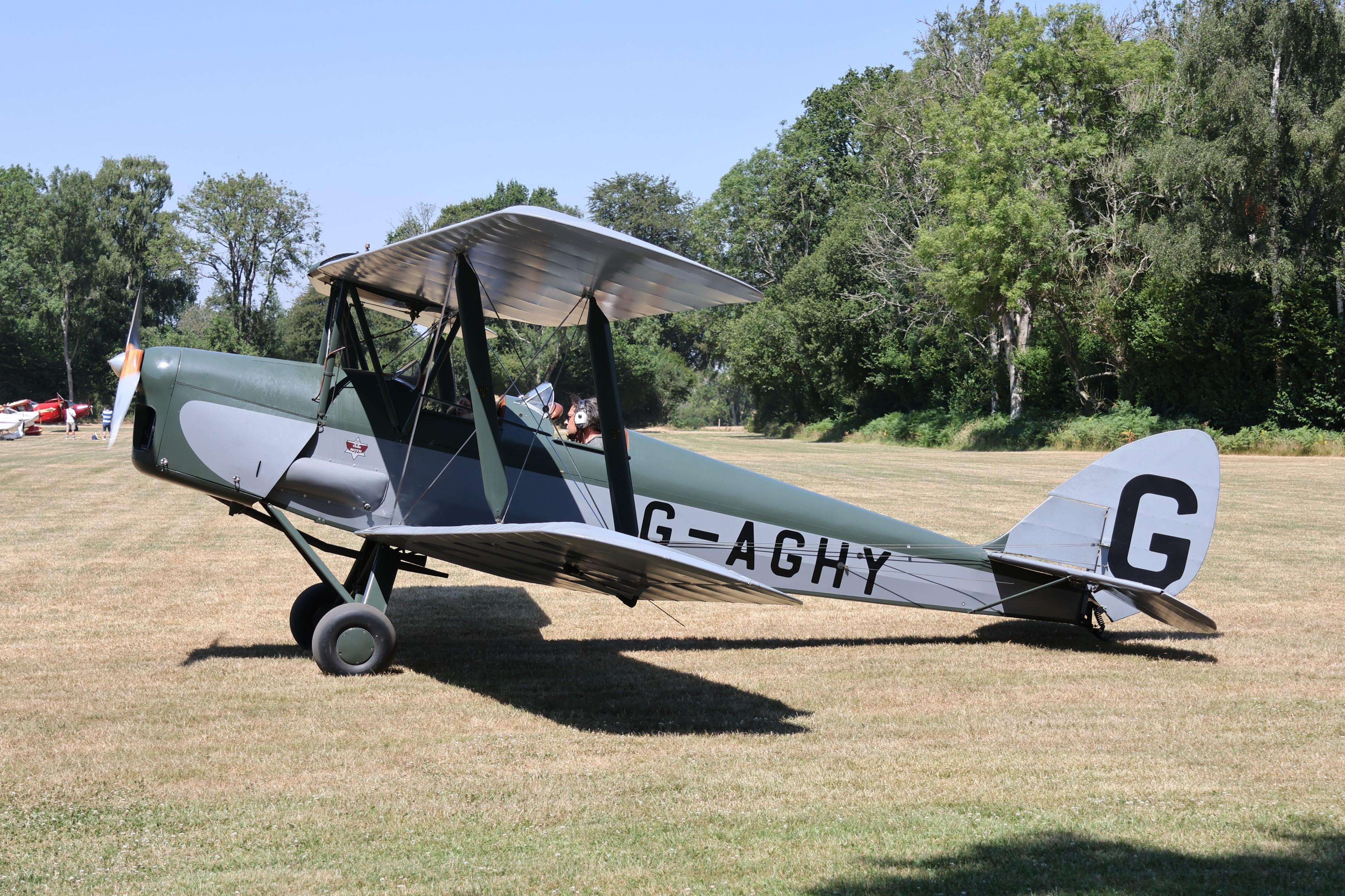 G-AGHY photo, click to enlarge