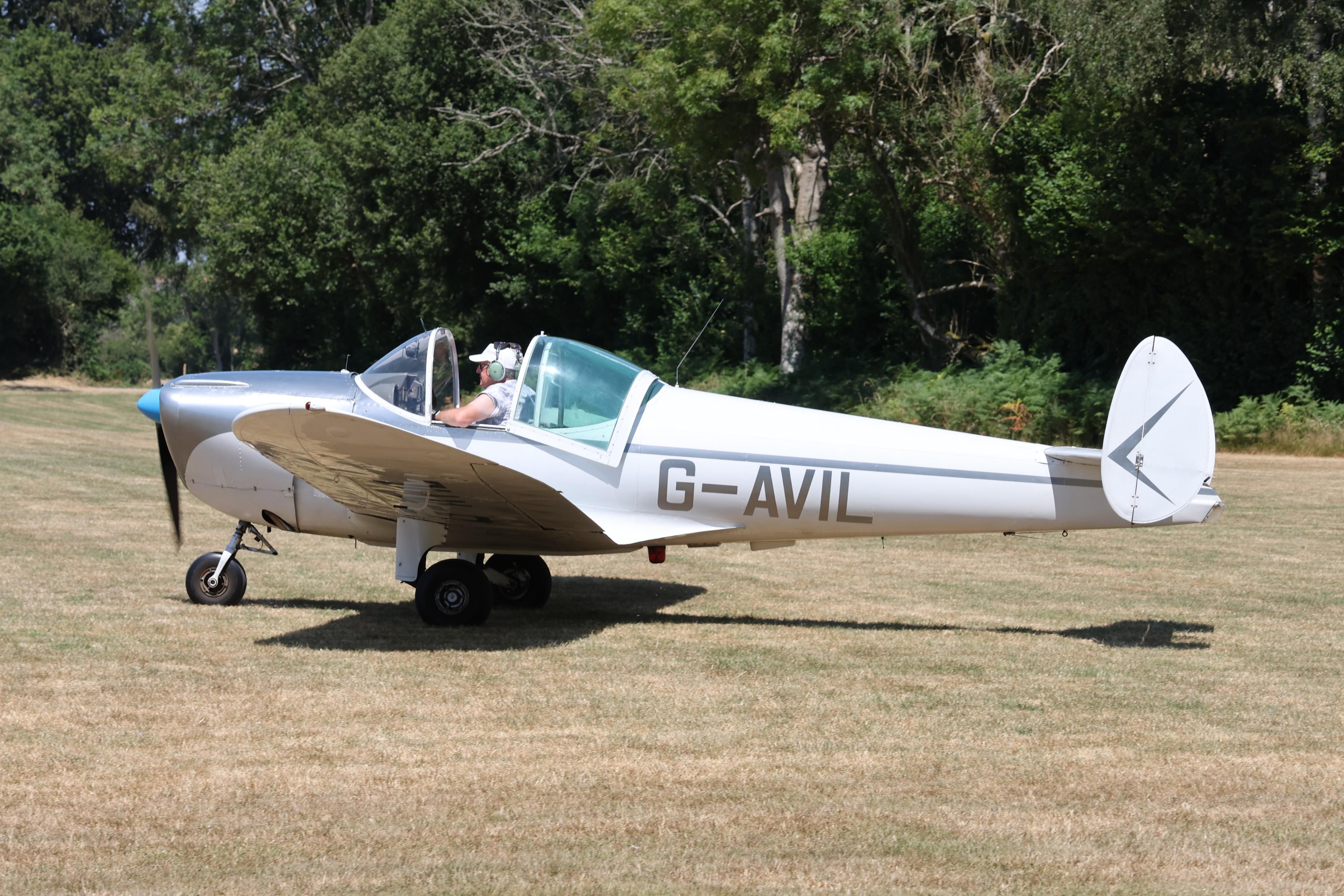 G-AVIL photo, click to enlarge