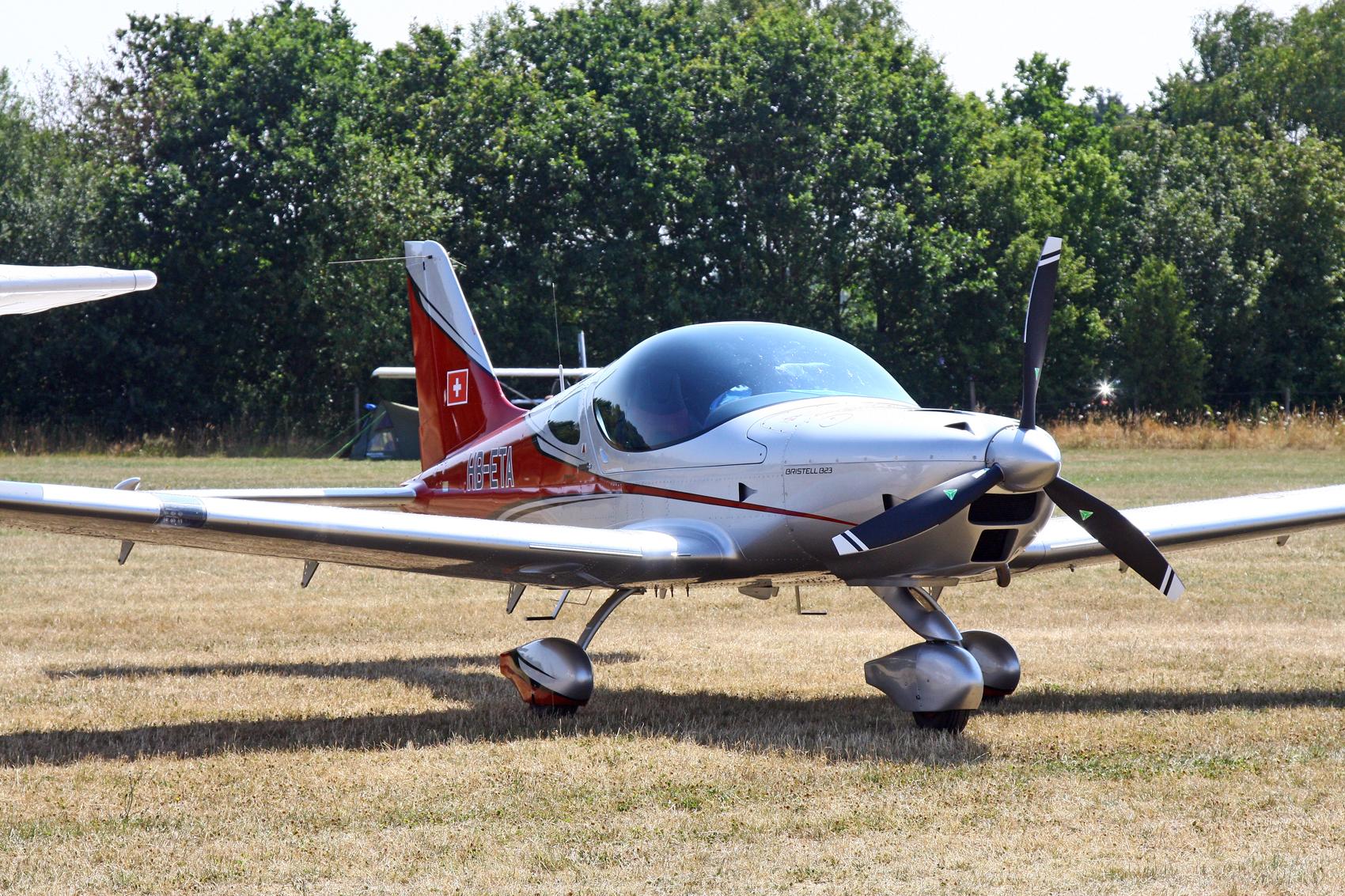 HB-ETA photo, click to enlarge
