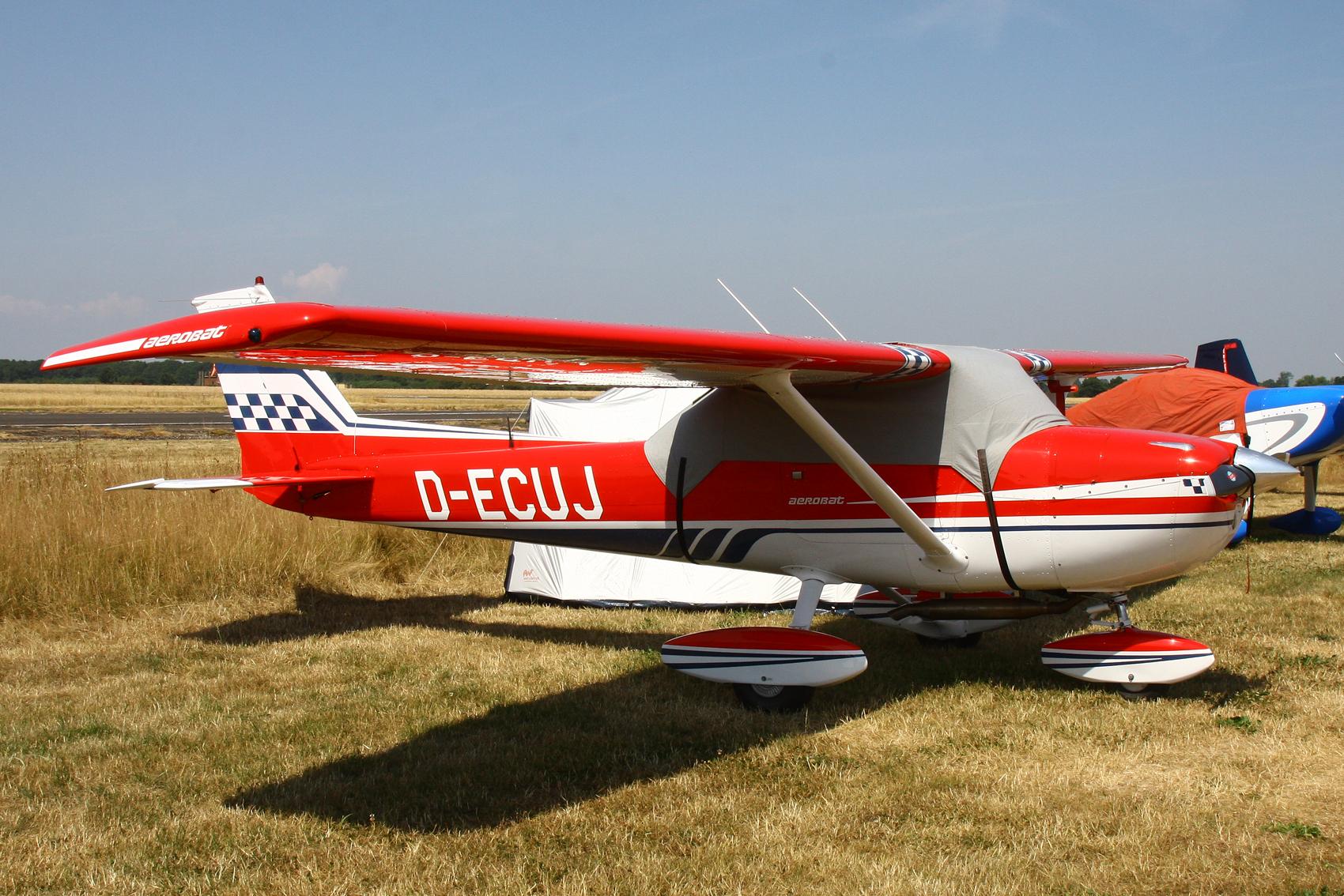 D-ECUJ photo, click to enlarge