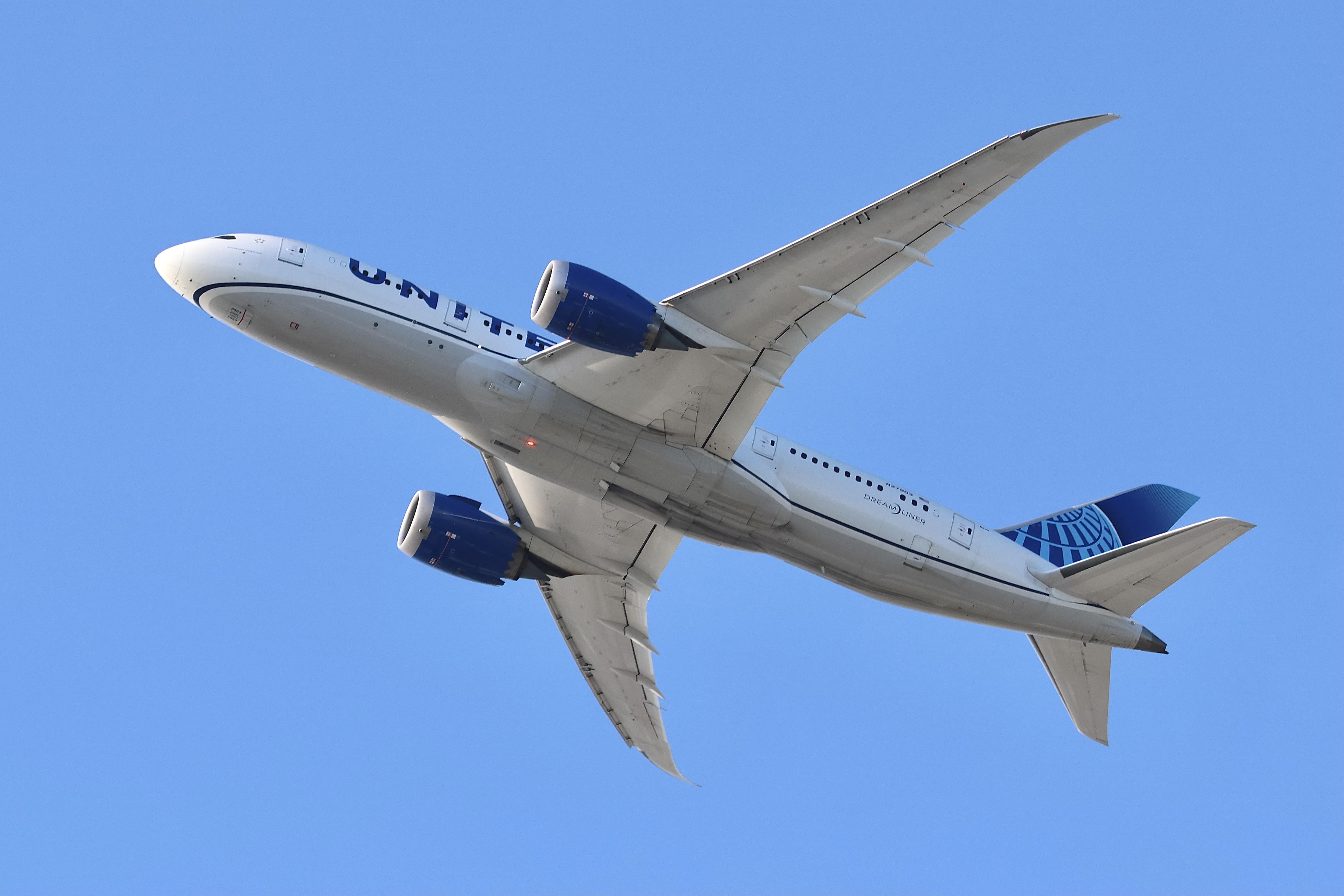 N27903 @ KORD - B788 United Boeing 787-8 Dreamliner N27903 departing 28R KORD - by MarkKalfas