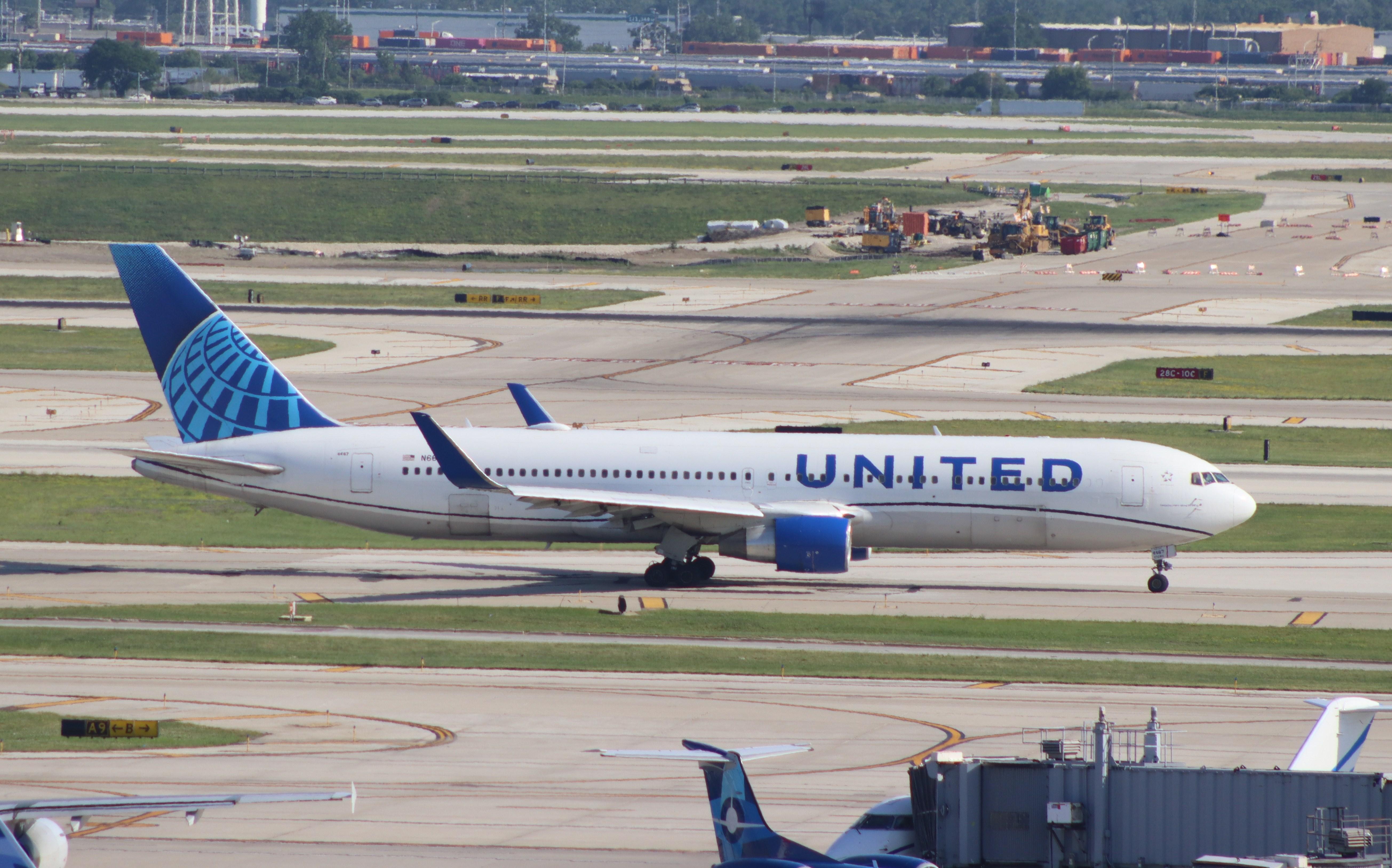 N667UA photo, click to enlarge