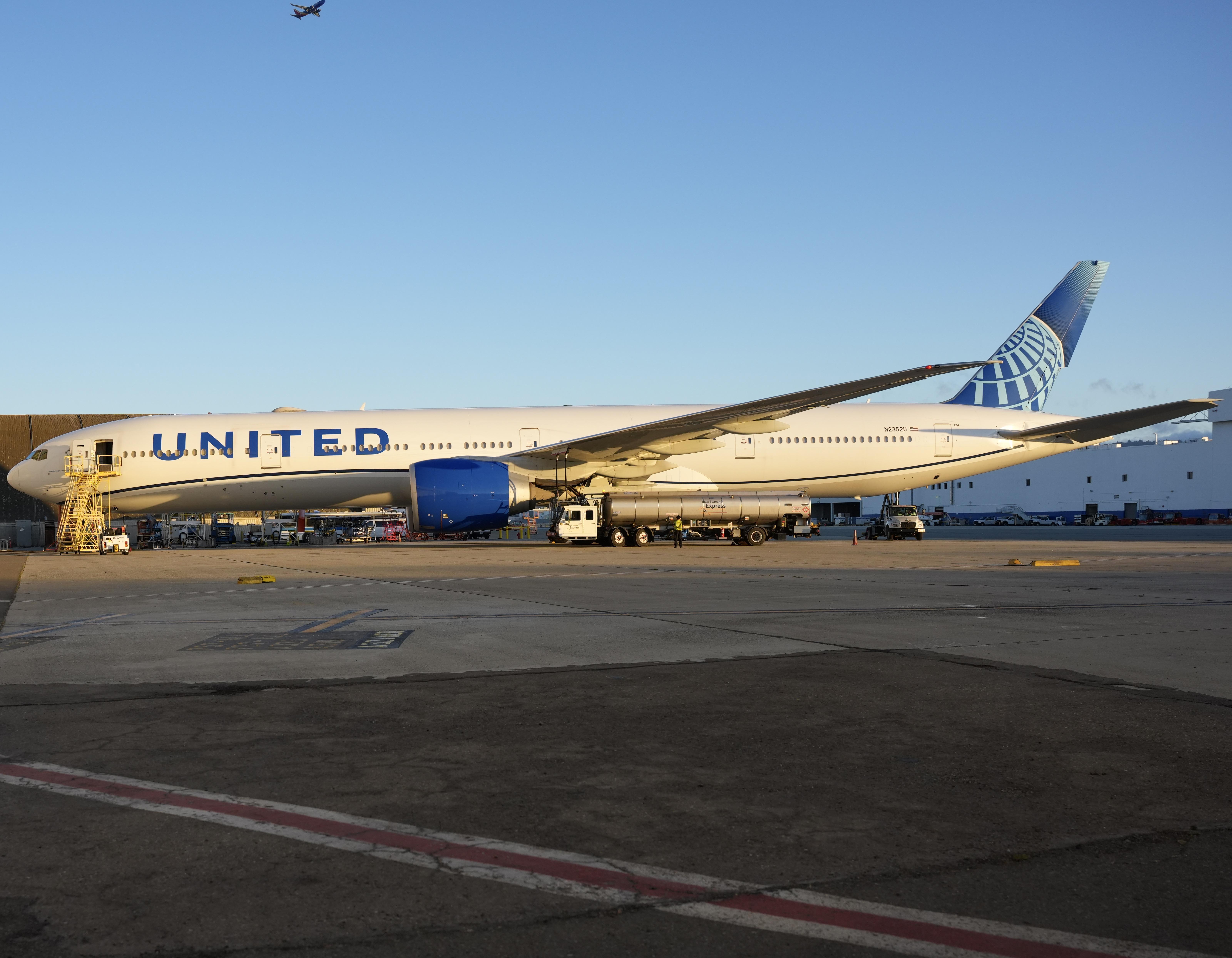 N2352U photo, click to enlarge