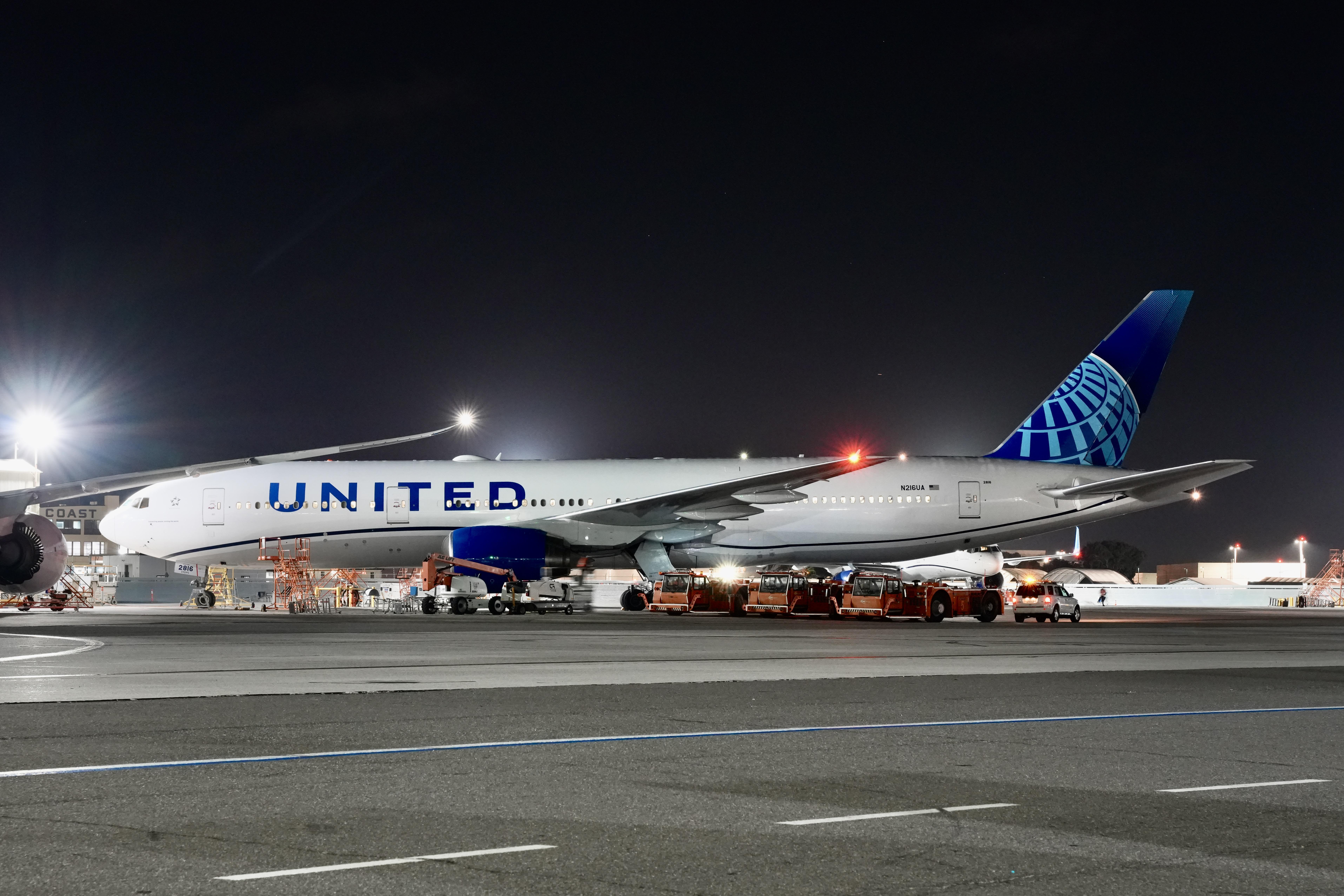 N216UA photo, click to enlarge