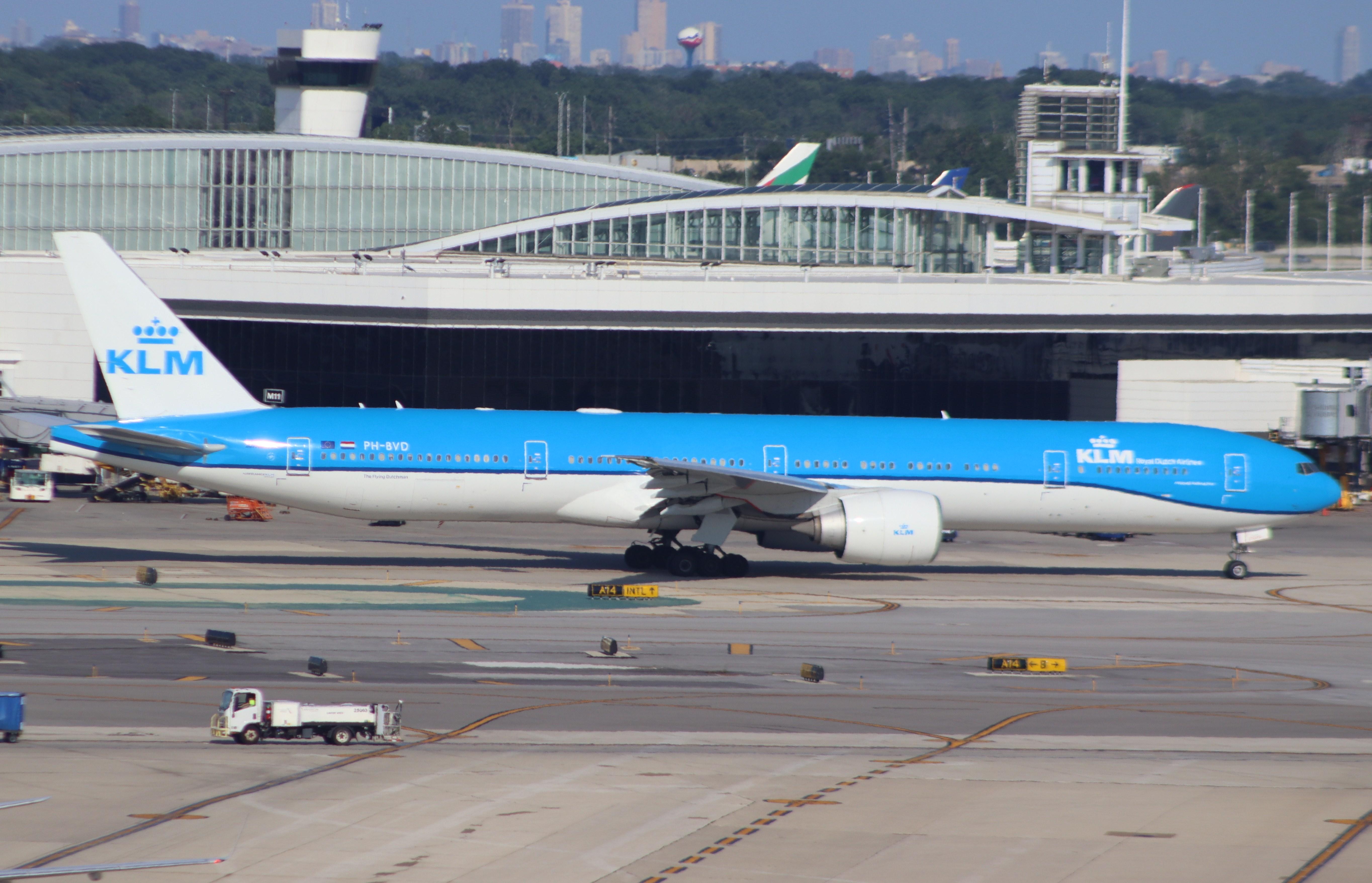 Aircraft PH-BVD, Boeing 777-306/ER, at KORD, photo by MarkPasqualino