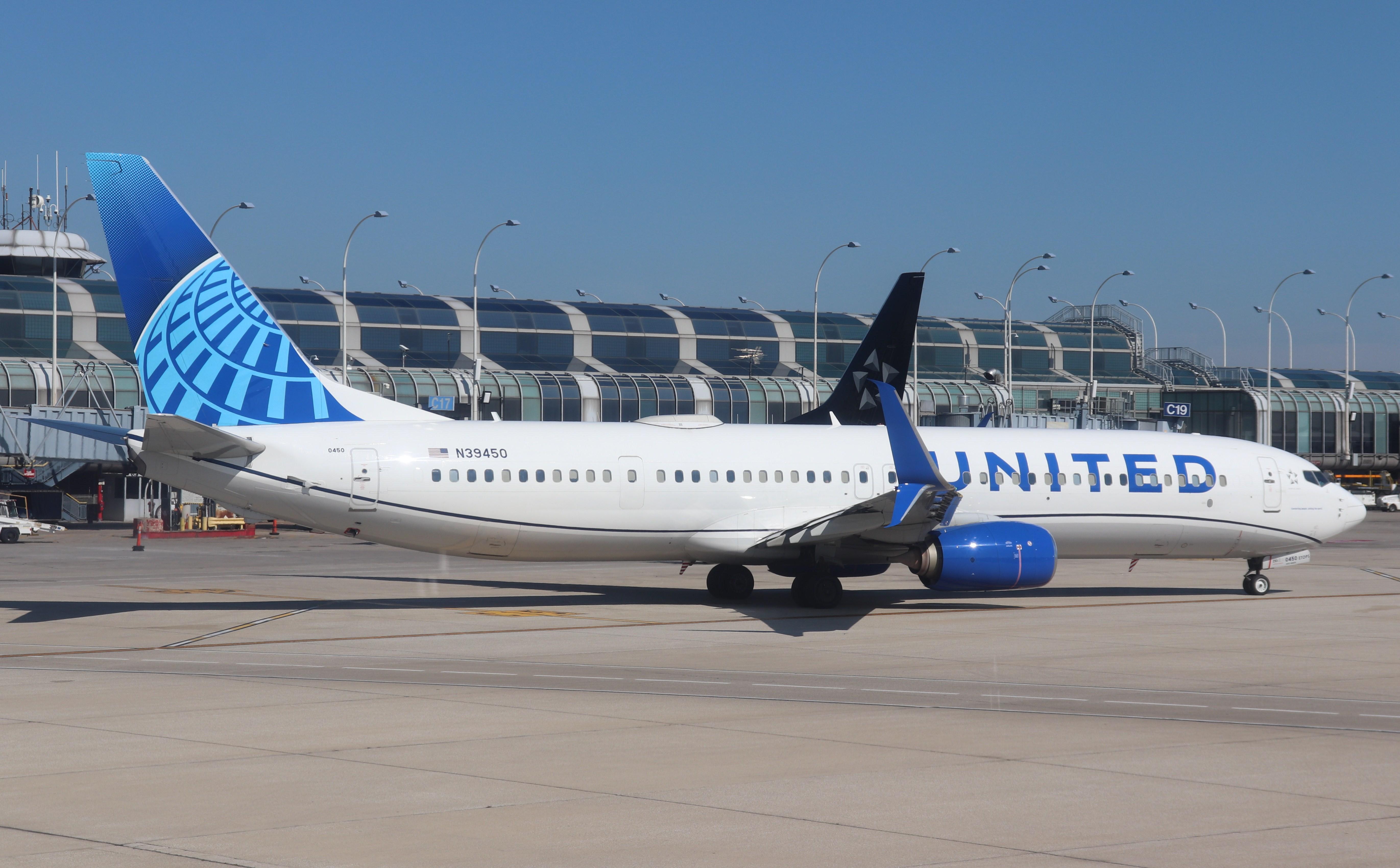 Aircraft N39450, Boeing 737-924/ER, at KORD, photo by MarkPasqualino