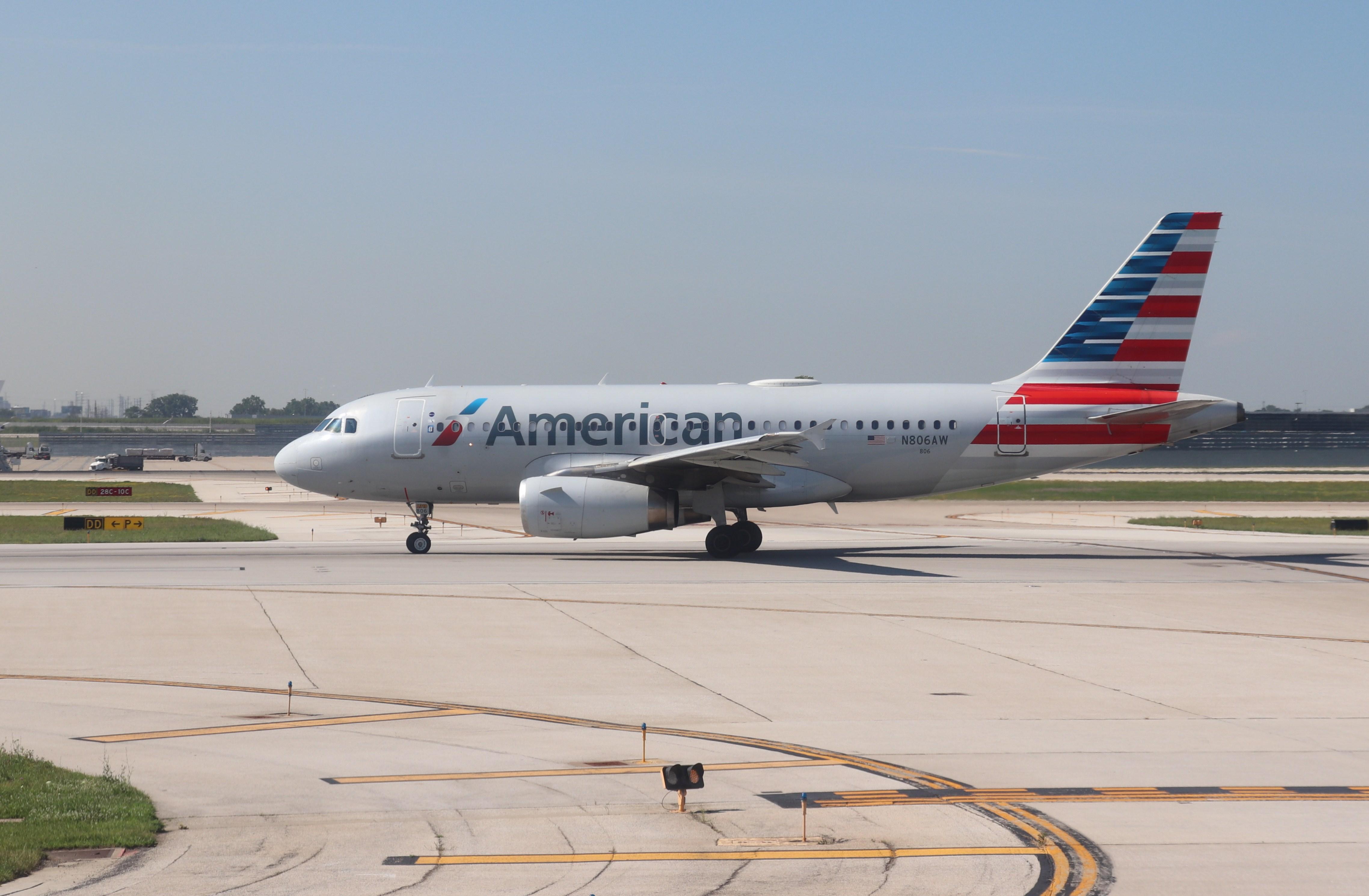 Aircraft N806AW, Airbus A319-132, at KORD, photo by MarkPasqualino