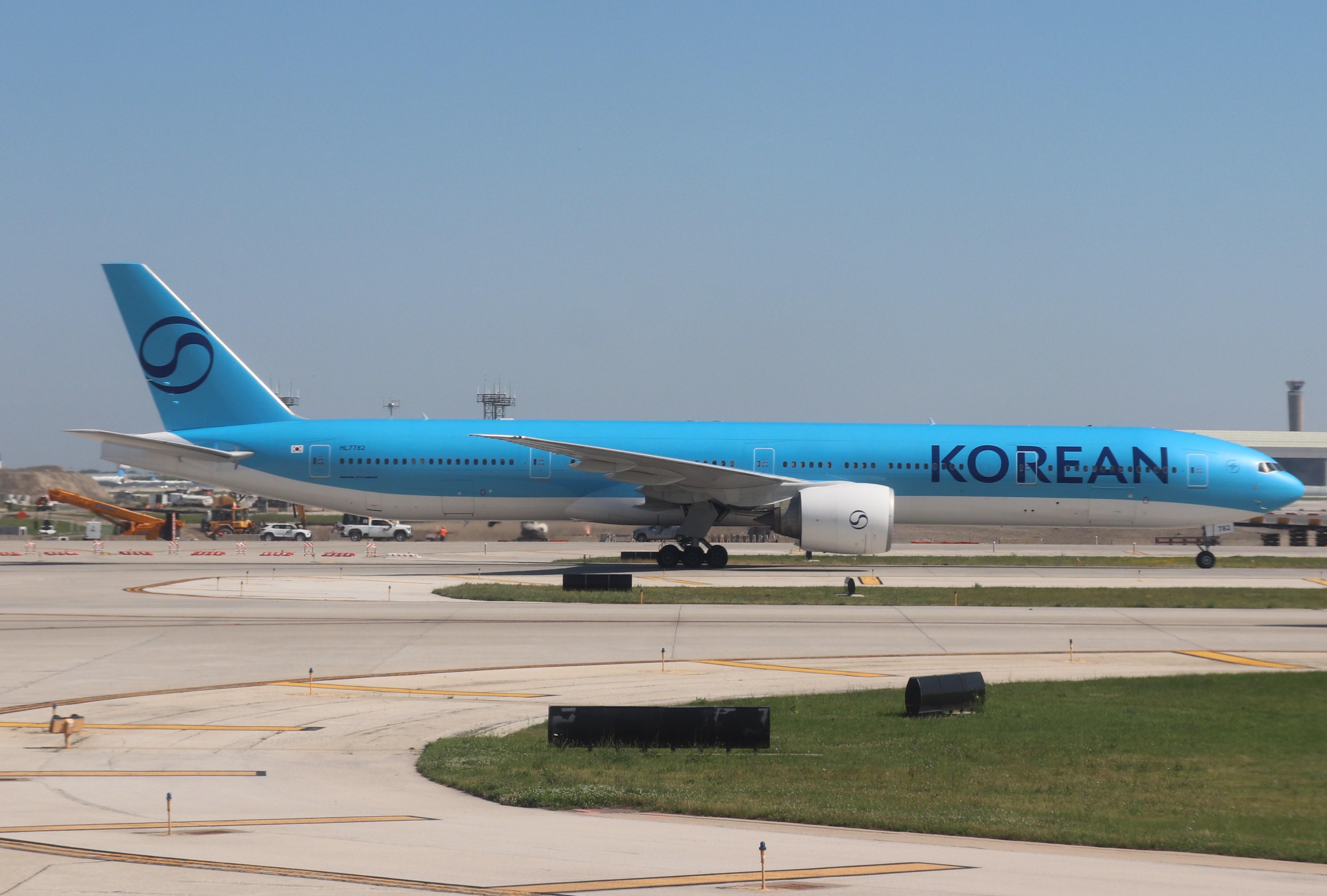 Aircraft HL7782, Boeing 777-3B5/ER, at KORD, photo by MarkPasqualino