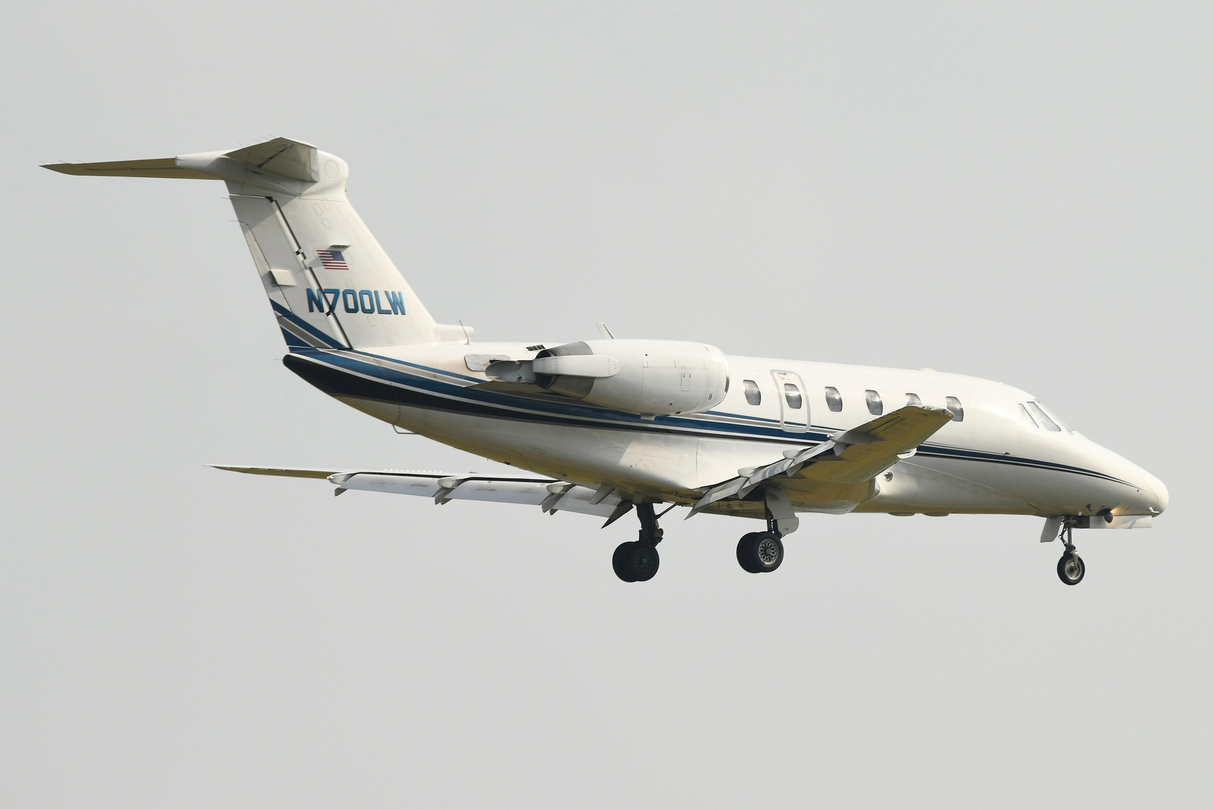 Aircraft N700LW, Aircraft Resource Center Ce650, at KMKE, photo by FerryPNL