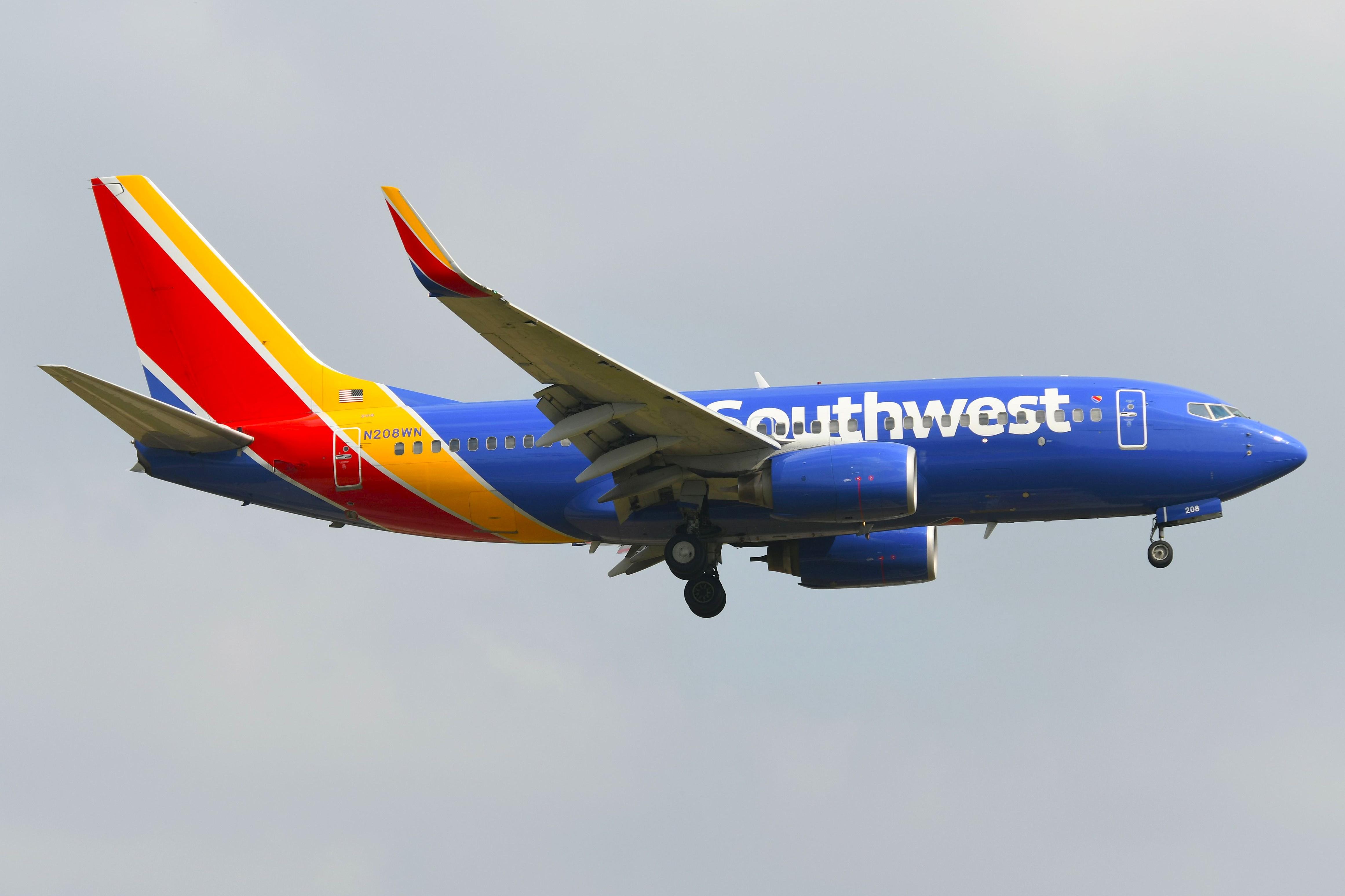 Aircraft N208WN, Southwest B737 landing, at KMKE, photo by FerryPNL