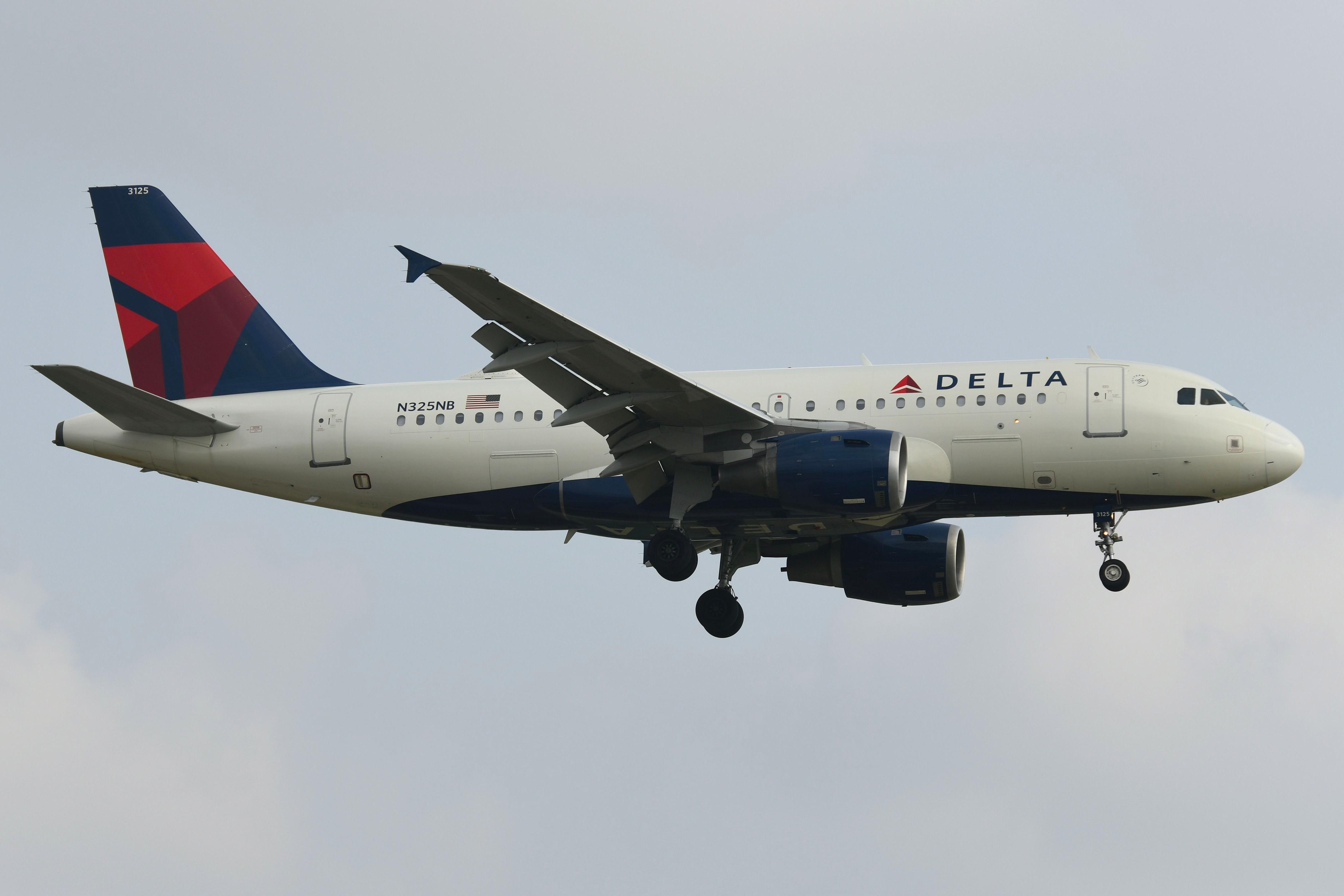 Aircraft N325NB, Delta A319, at KMKE, photo by FerryPNL