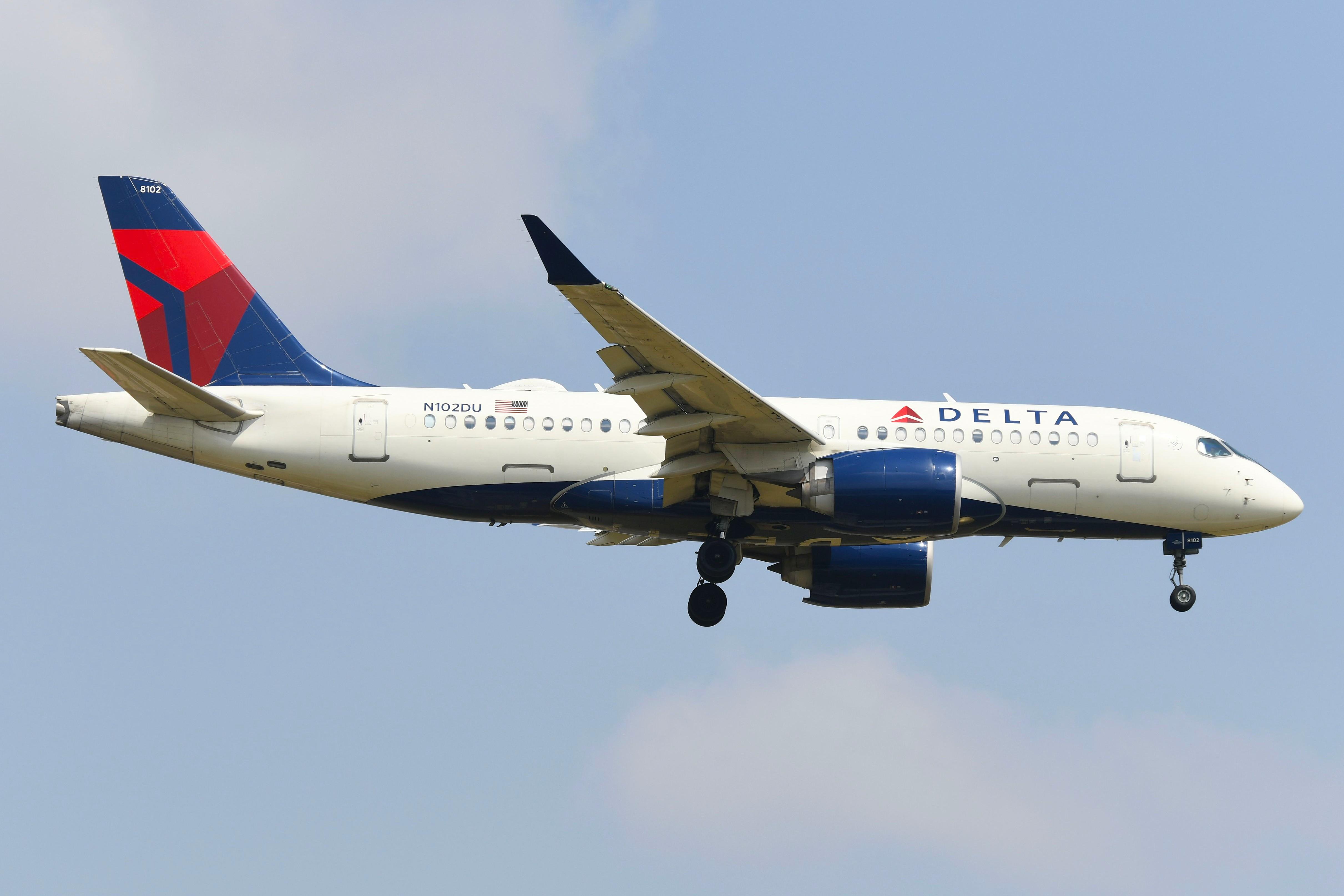 Aircraft N102DU, Delta A223 landing in MKE, at KMKE, photo by FerryPNL