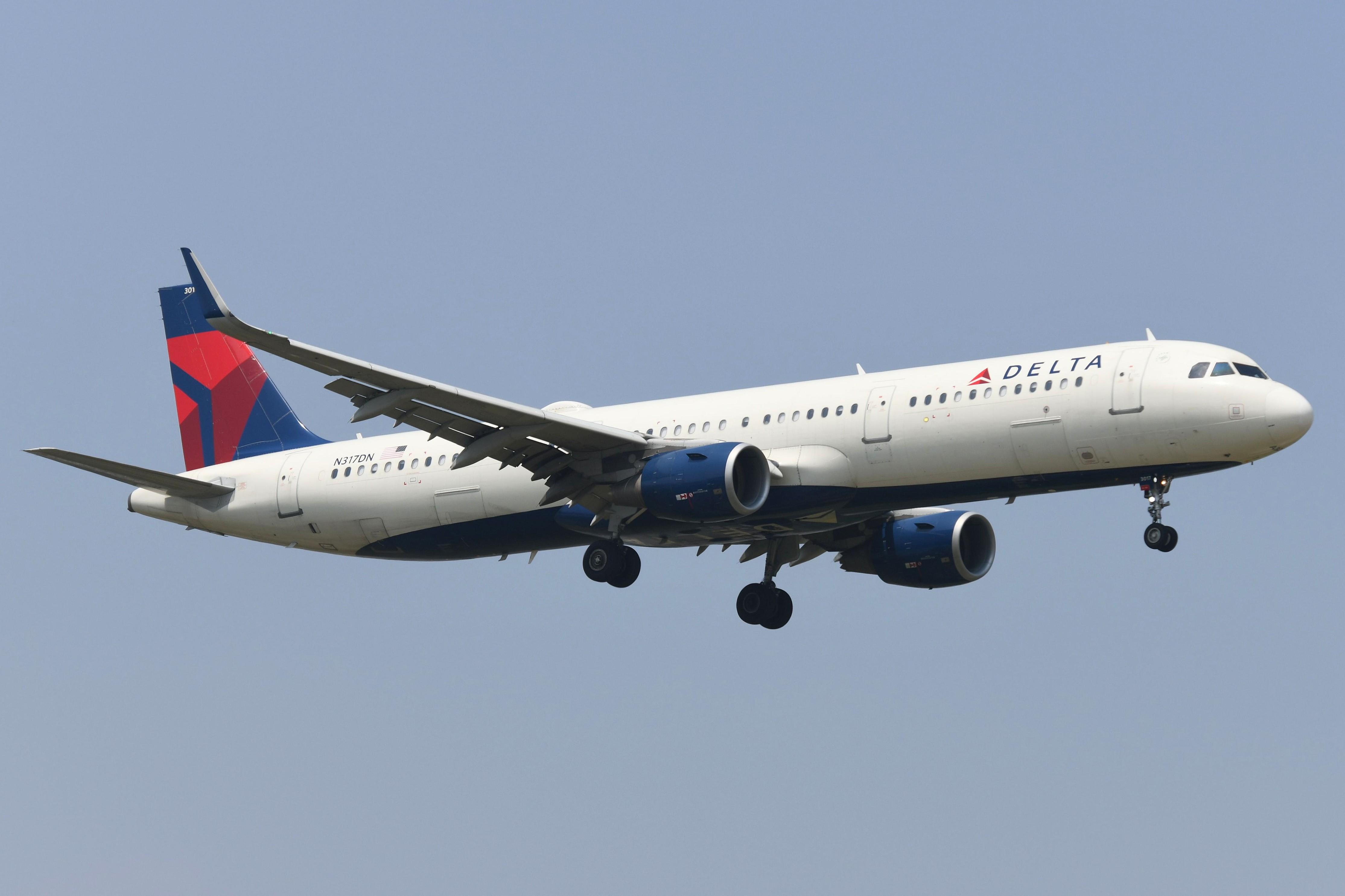 Aircraft N317DN, Arrival of Delta A321, at KMKE, photo by FerryPNL