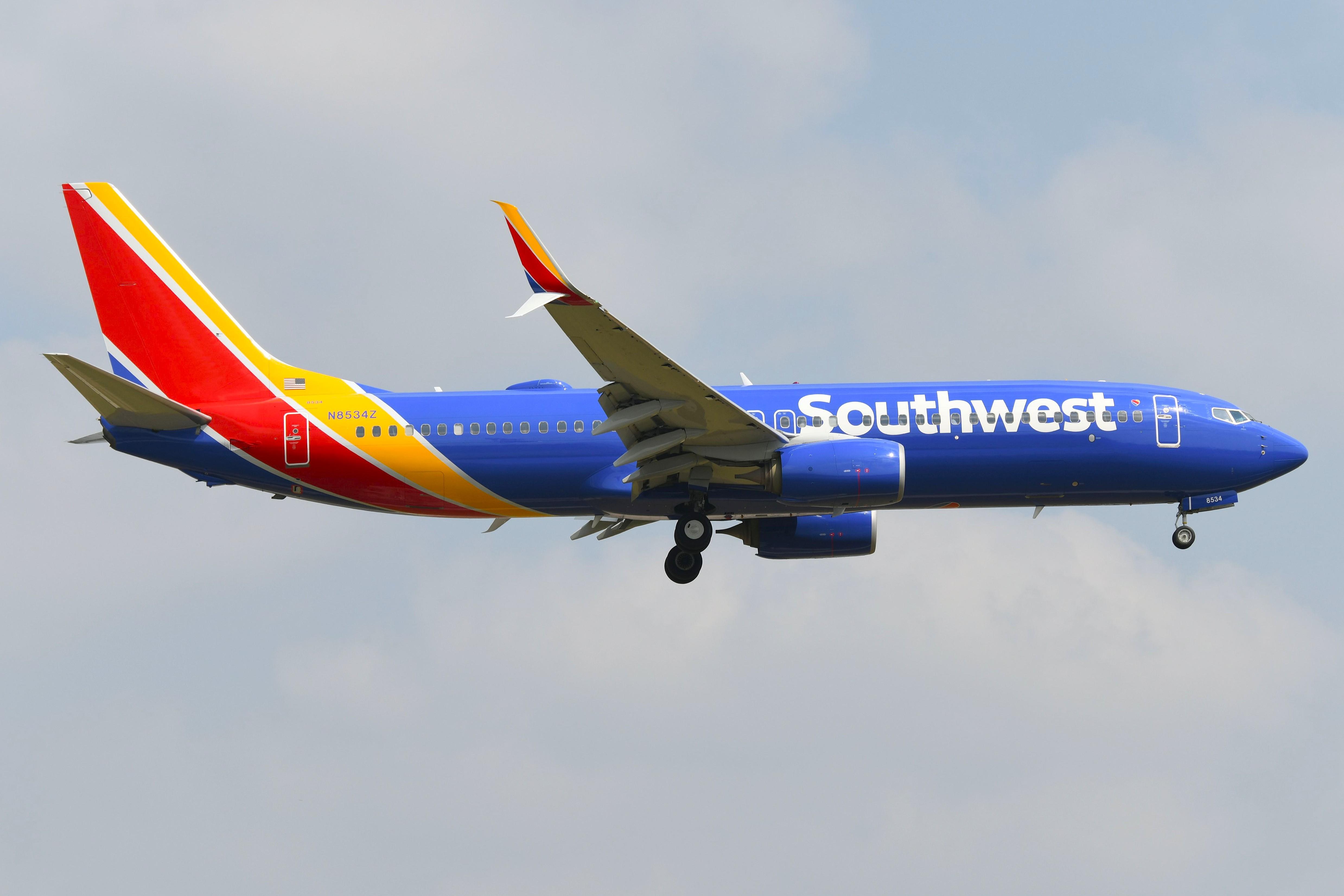 Aircraft N8534Z, B738 of Southwest Airlines landing, at KMKE, photo by FerryPNL