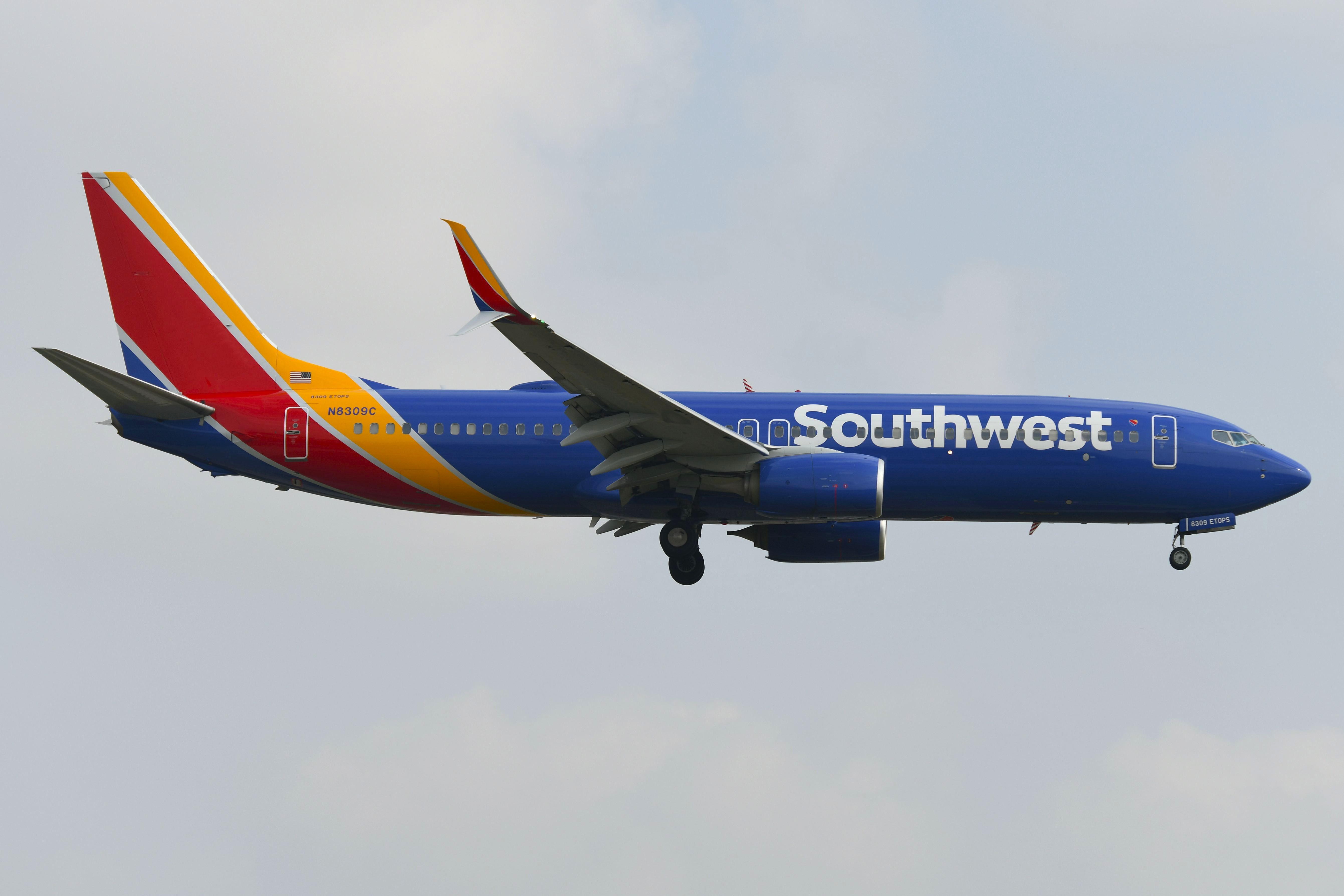 N8309C @ KMKE - Southwest B738 - by FerryPNL