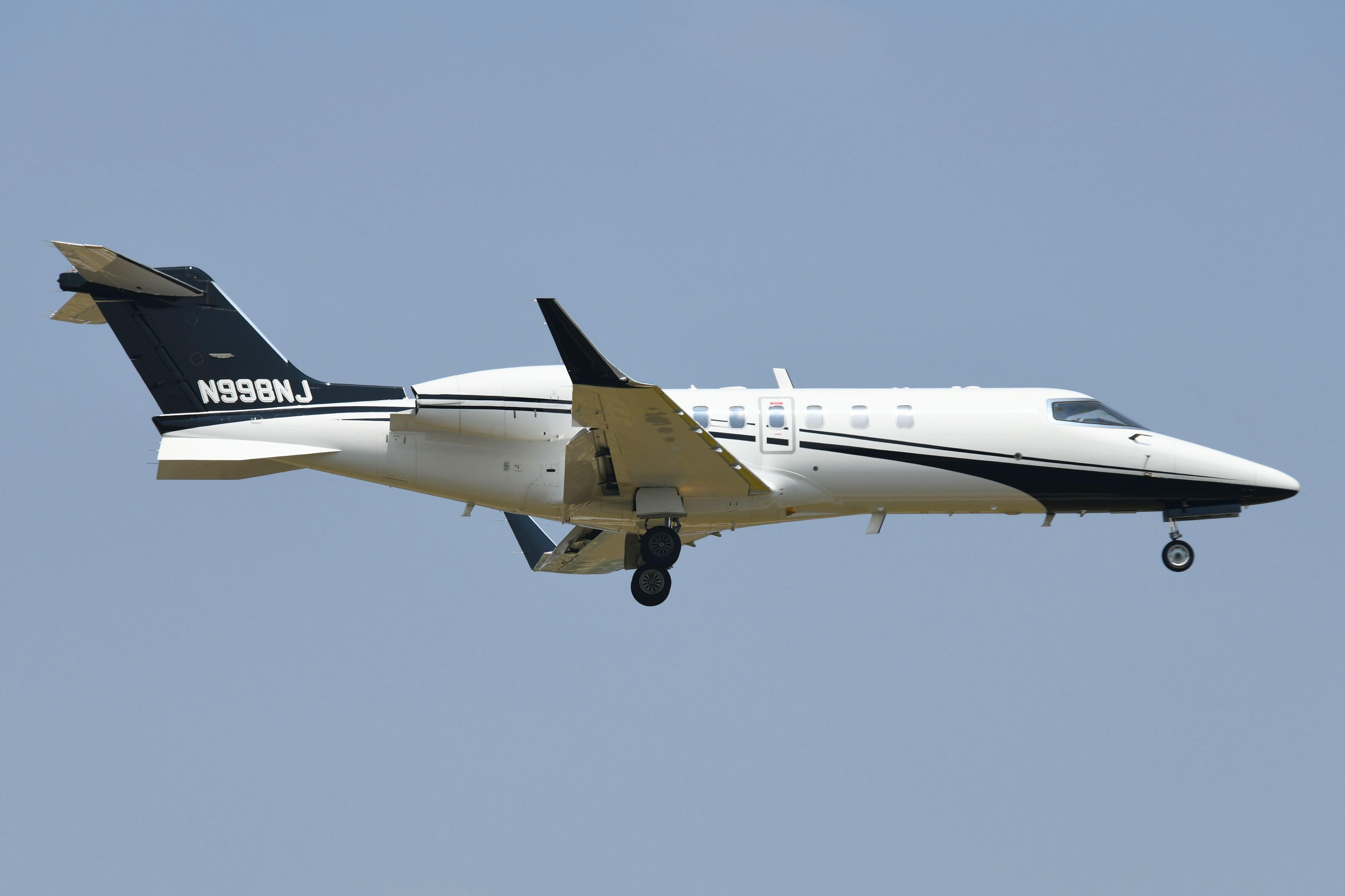 Aircraft N998NJ, Northern Jet Management LJ40, at KMKE, photo by FerryPNL