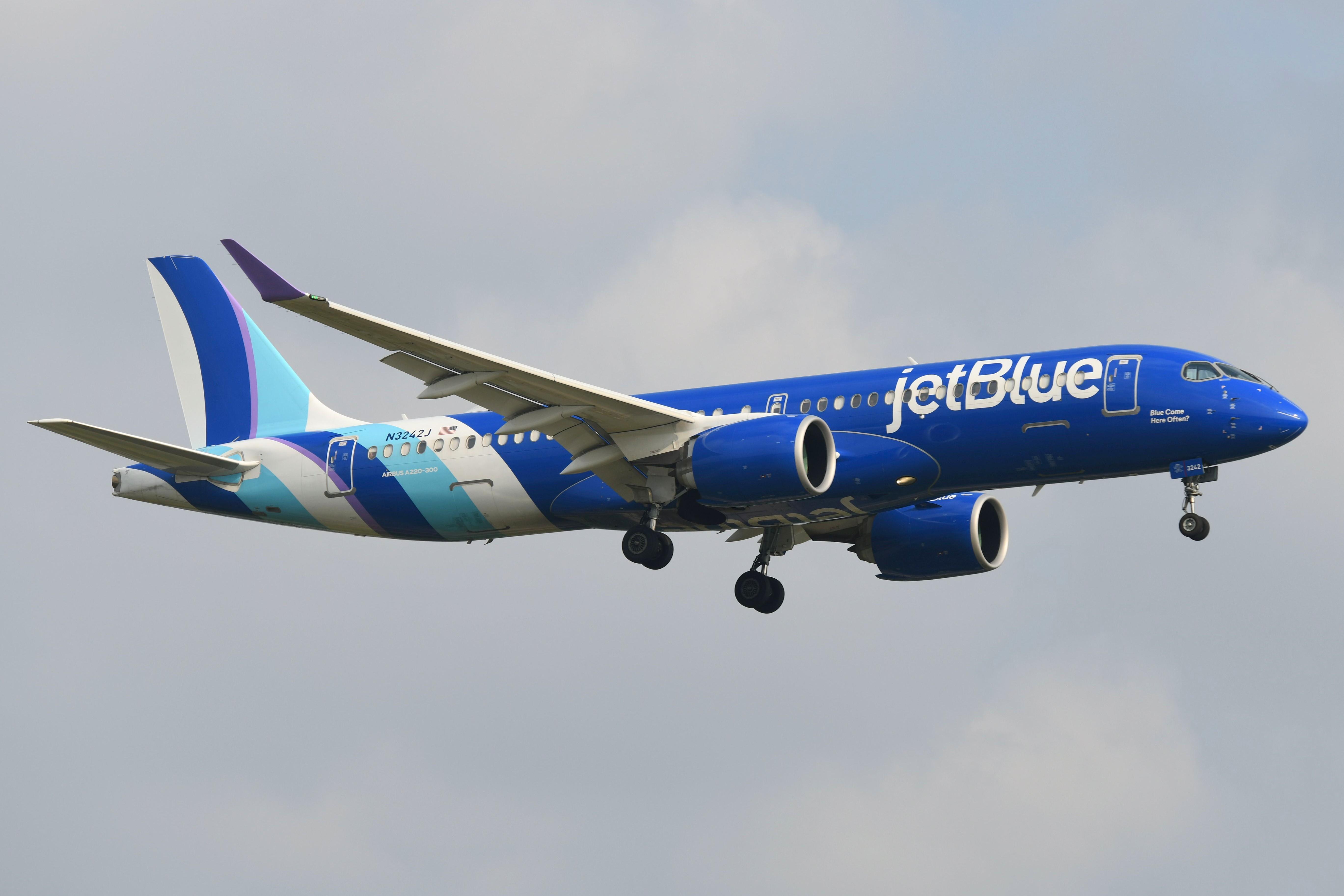 Aircraft N3242J, JetBlue A223 arriving in MKE, at KMKE, photo by FerryPNL