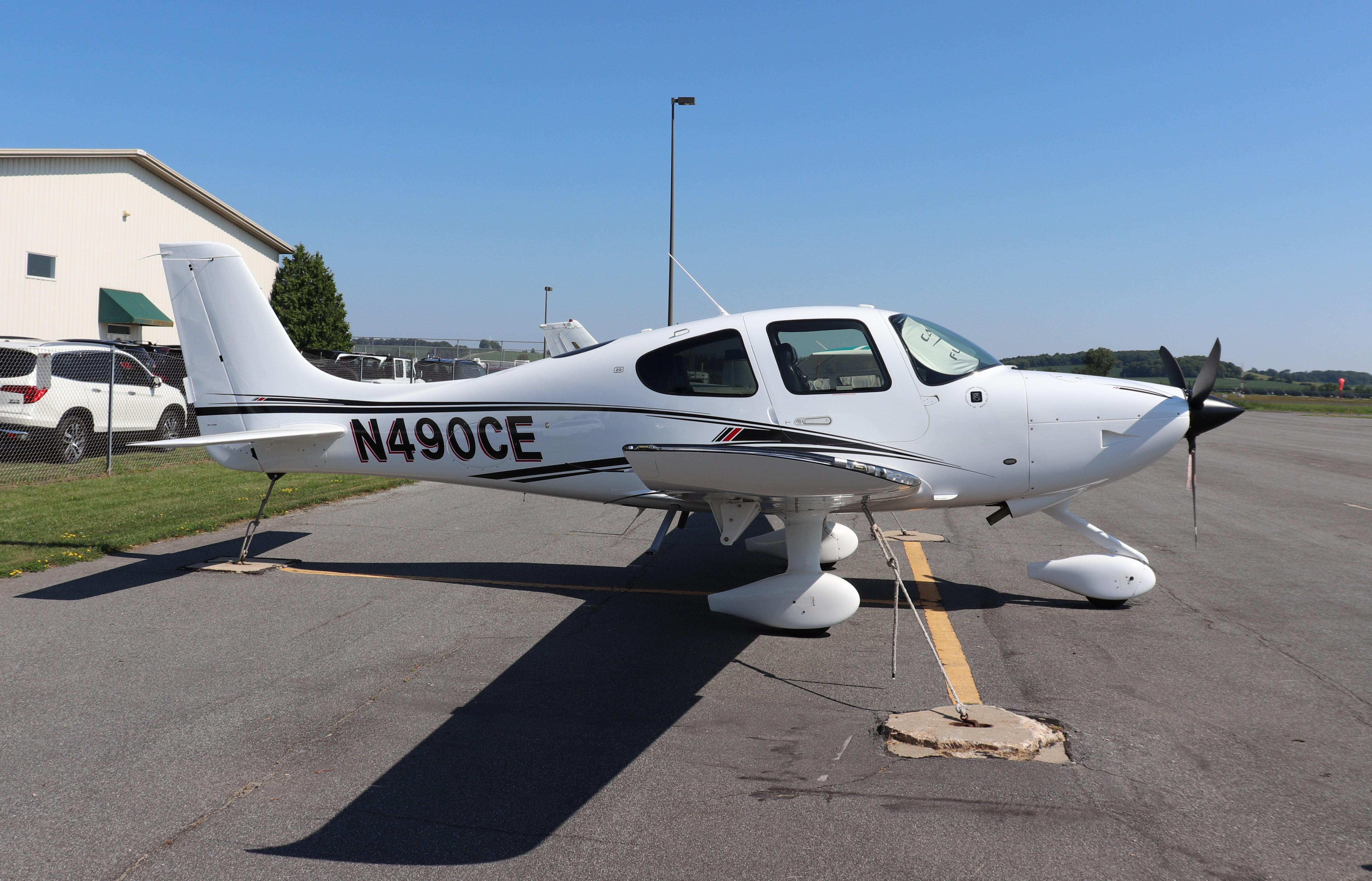 Aircraft N490CE, Cirrus SR20, at C29, photo by MarkPasqualino
