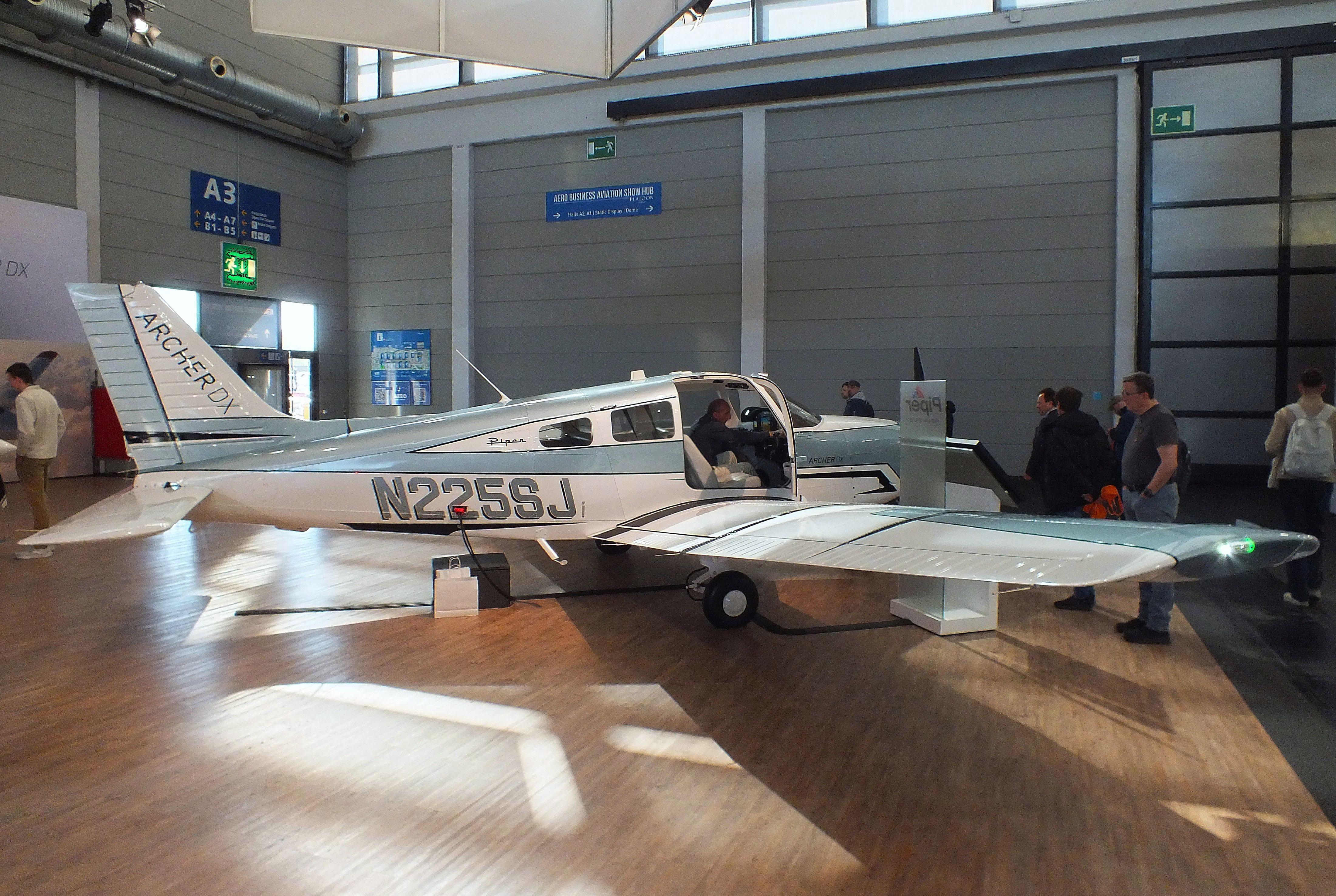 N225SJ photo, click to enlarge