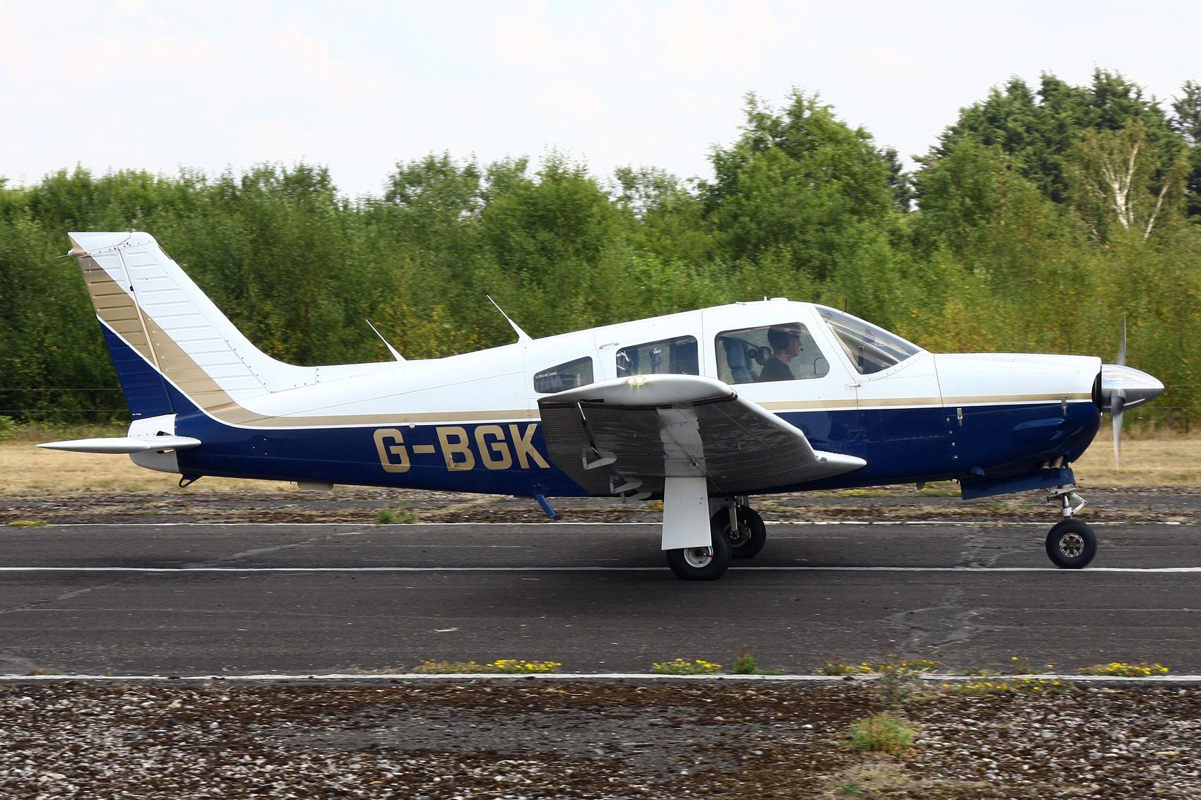 G-BGKW photo, click to enlarge