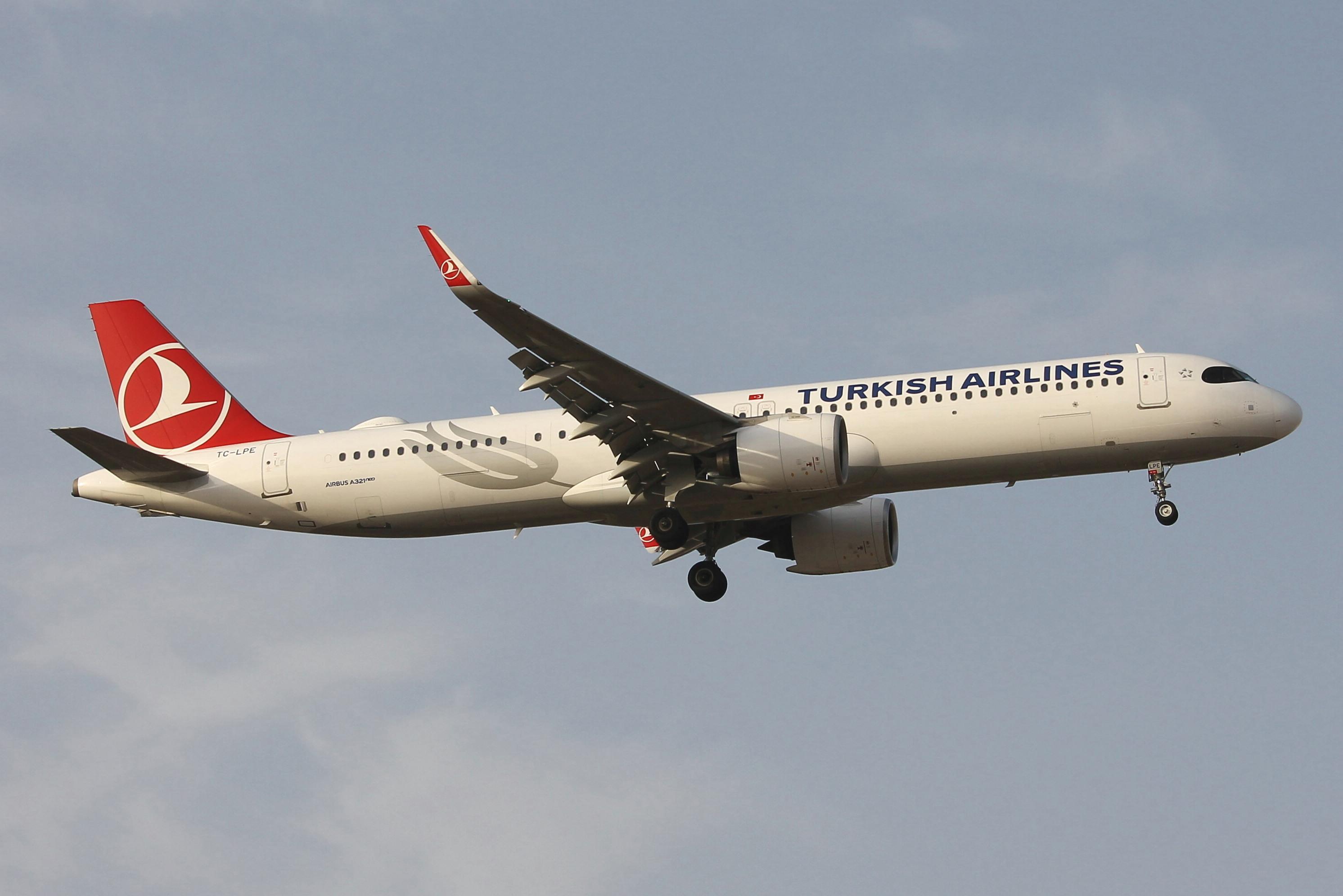 Aircraft TC-LPE, Turkish Airlines Airbus A321-271NX reg TC-LPE on final approach RW13 MLA., at LMML, photo by raymond